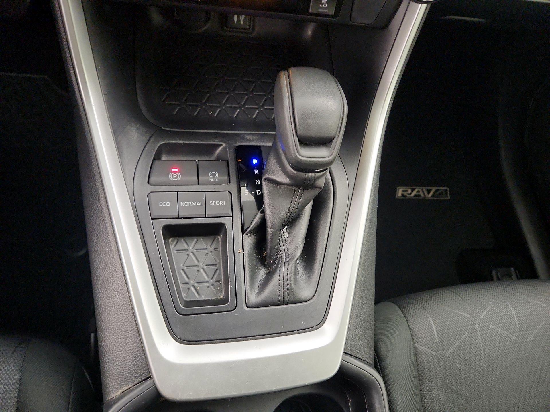 Thumbnail: 2019 Toyota RAV4 - 17