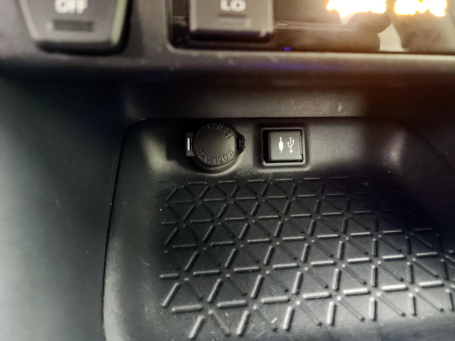 Thumbnail: 2019 Toyota RAV4 - 18