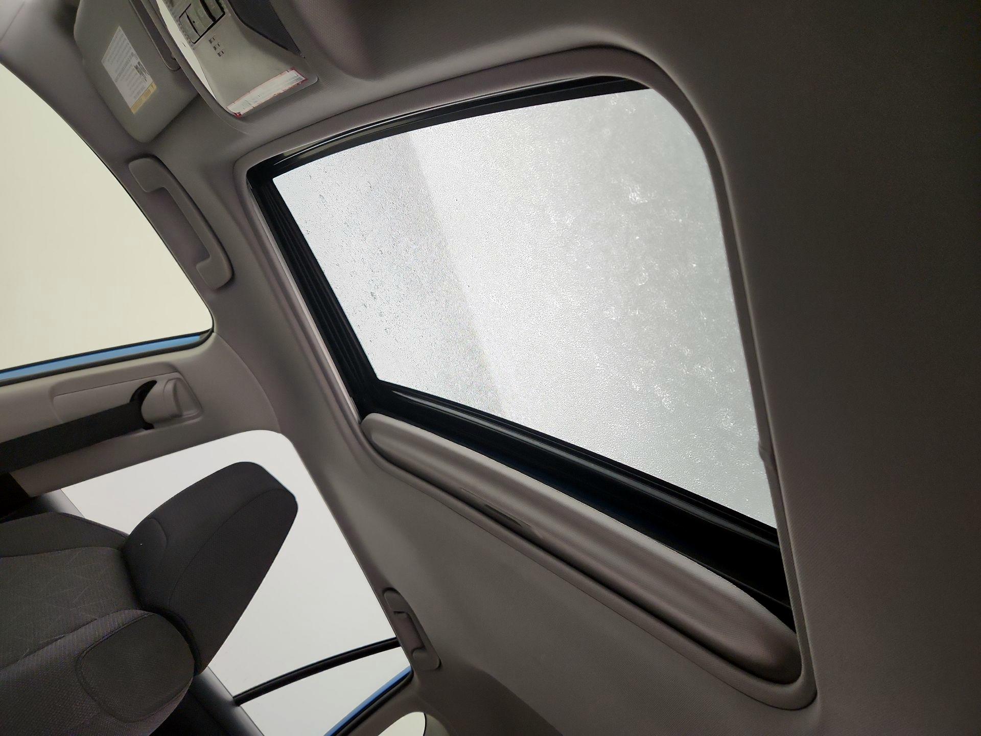 Thumbnail: 2019 Toyota RAV4 - 19