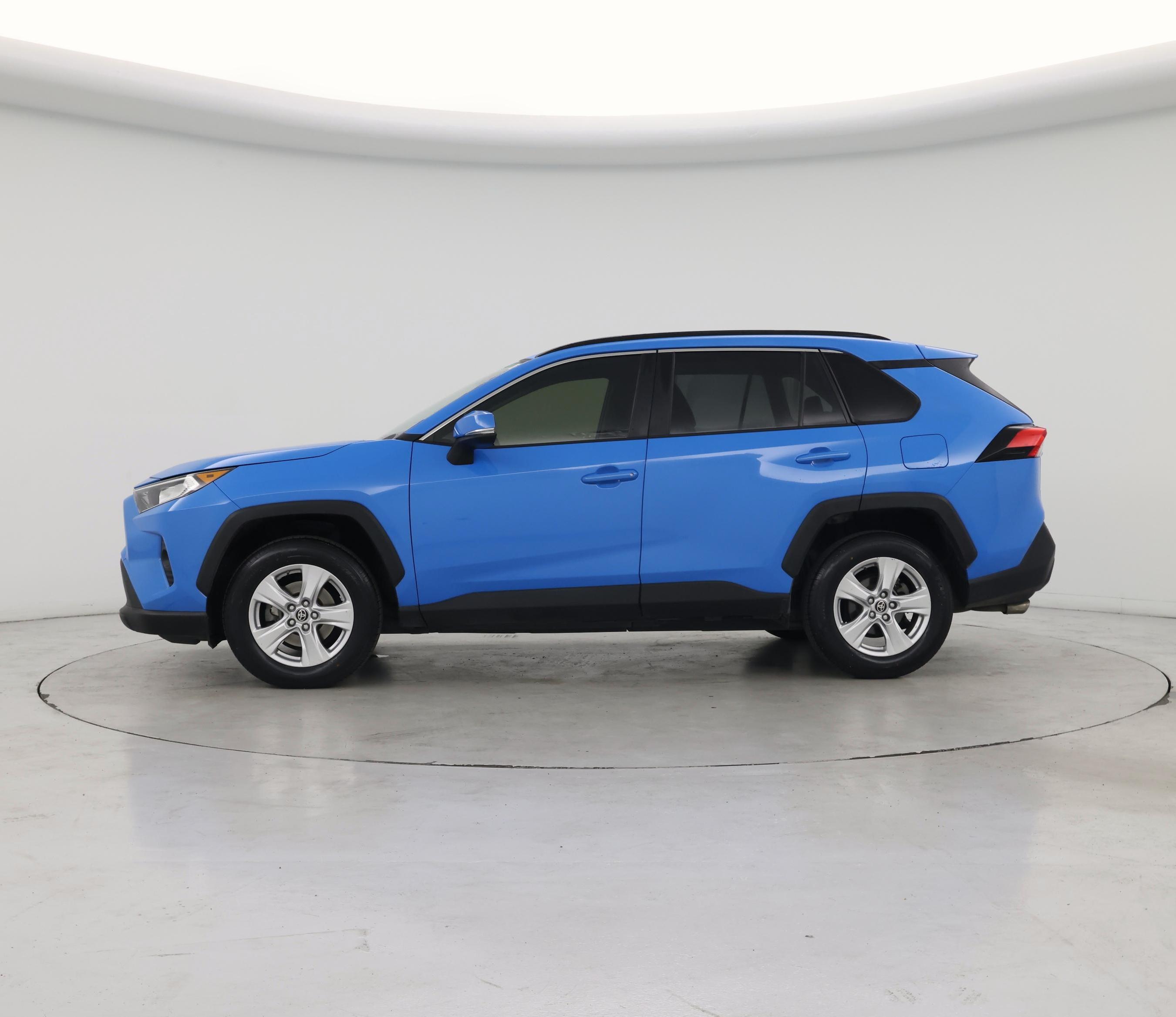 Thumbnail: 2019 Toyota RAV4 - 3
