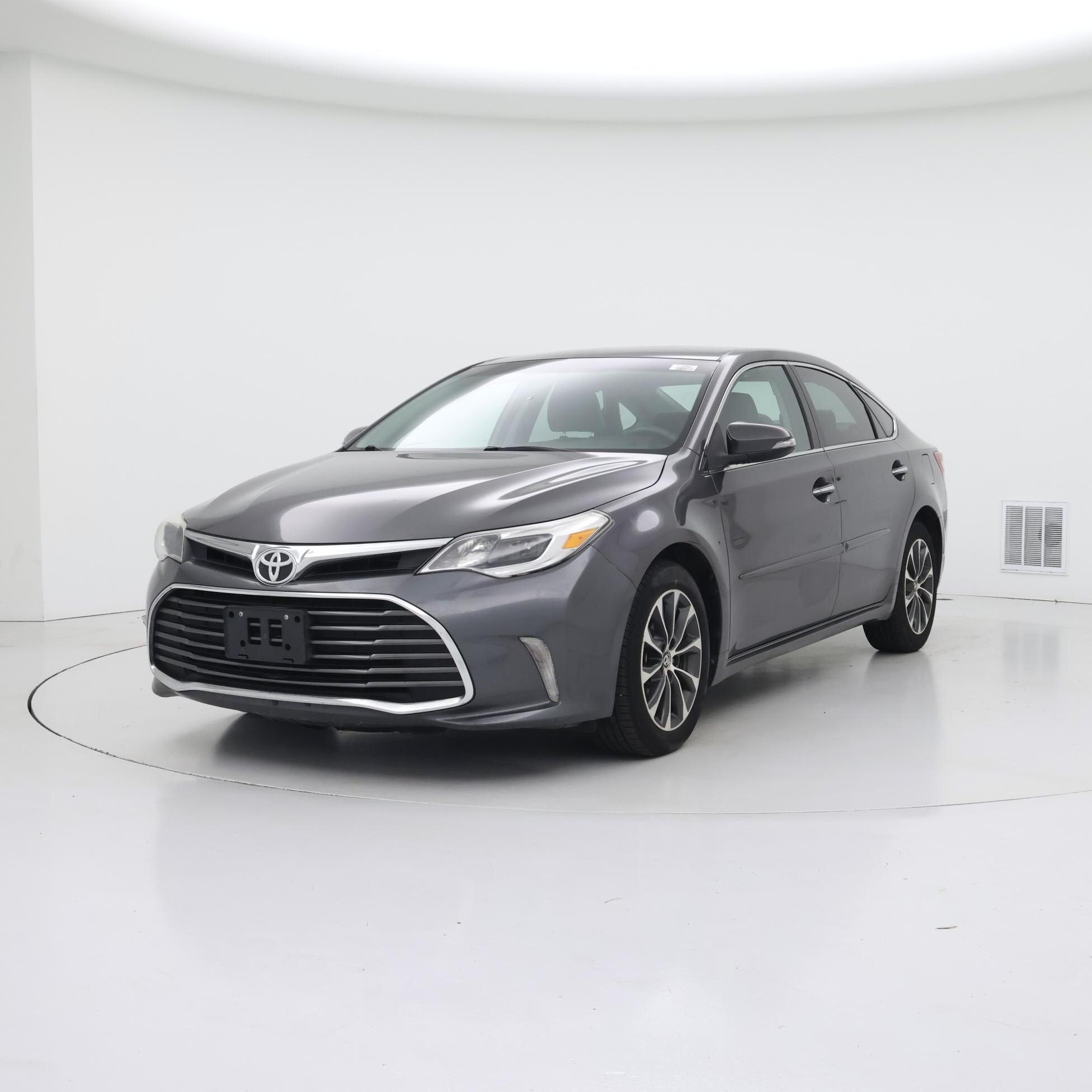 Thumbnail: 2016 Toyota Avalon - 4