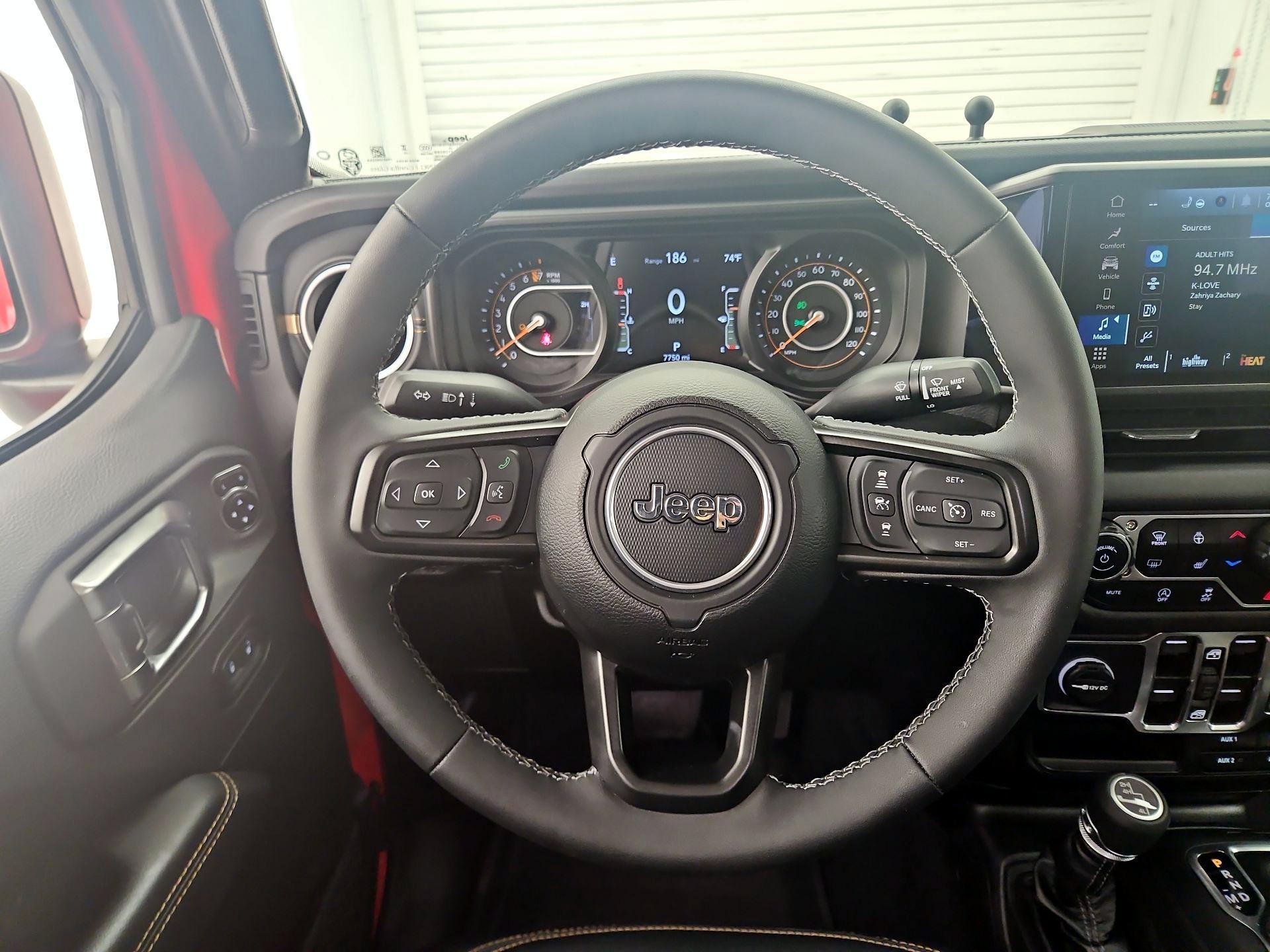 Thumbnail: 2025 Jeep Gladiator - 10