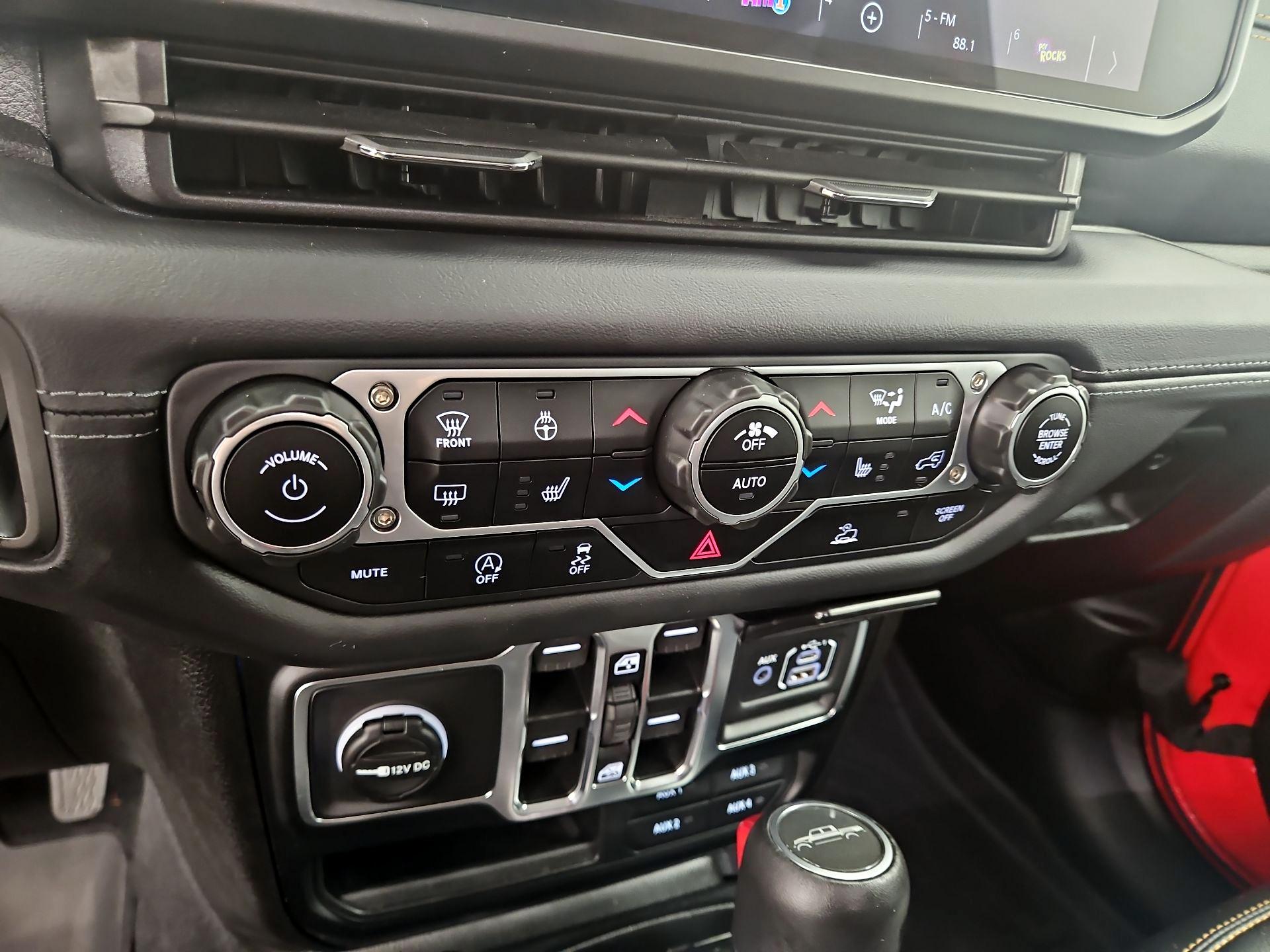Thumbnail: 2025 Jeep Gladiator - 16