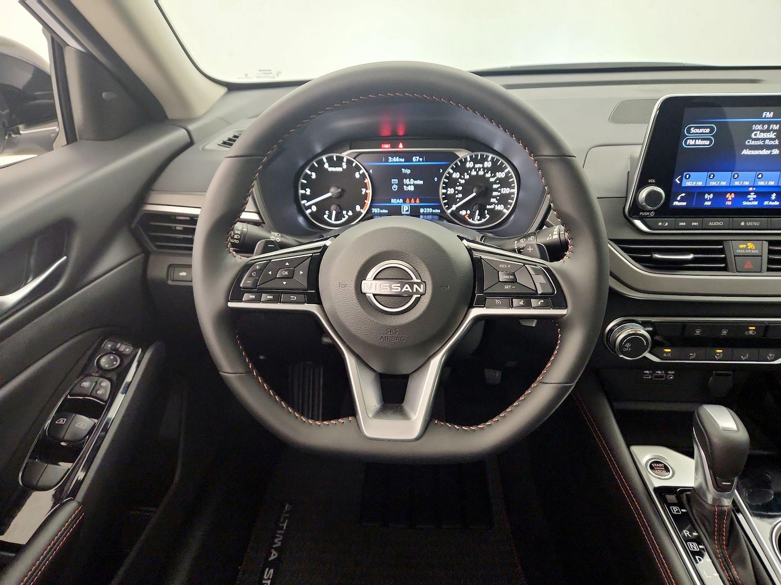 2025 Nissan Altima SR - Photo 11