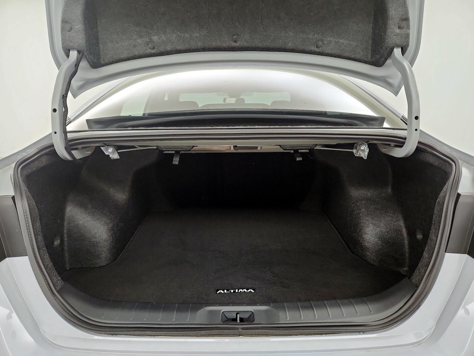 2025 Nissan Altima SR - Photo 21