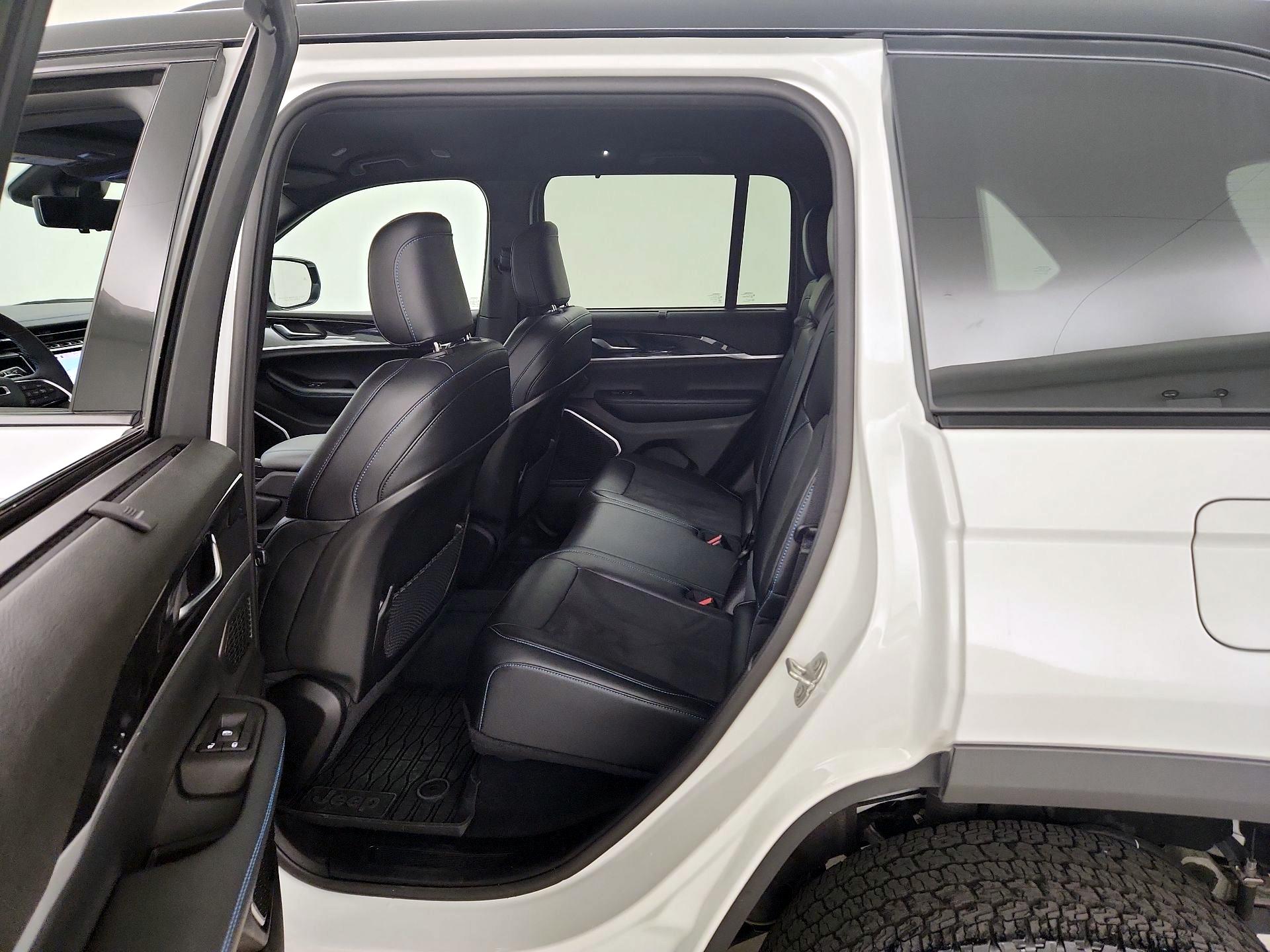 Thumbnail: 2022 Jeep Grand Cherokee - 20