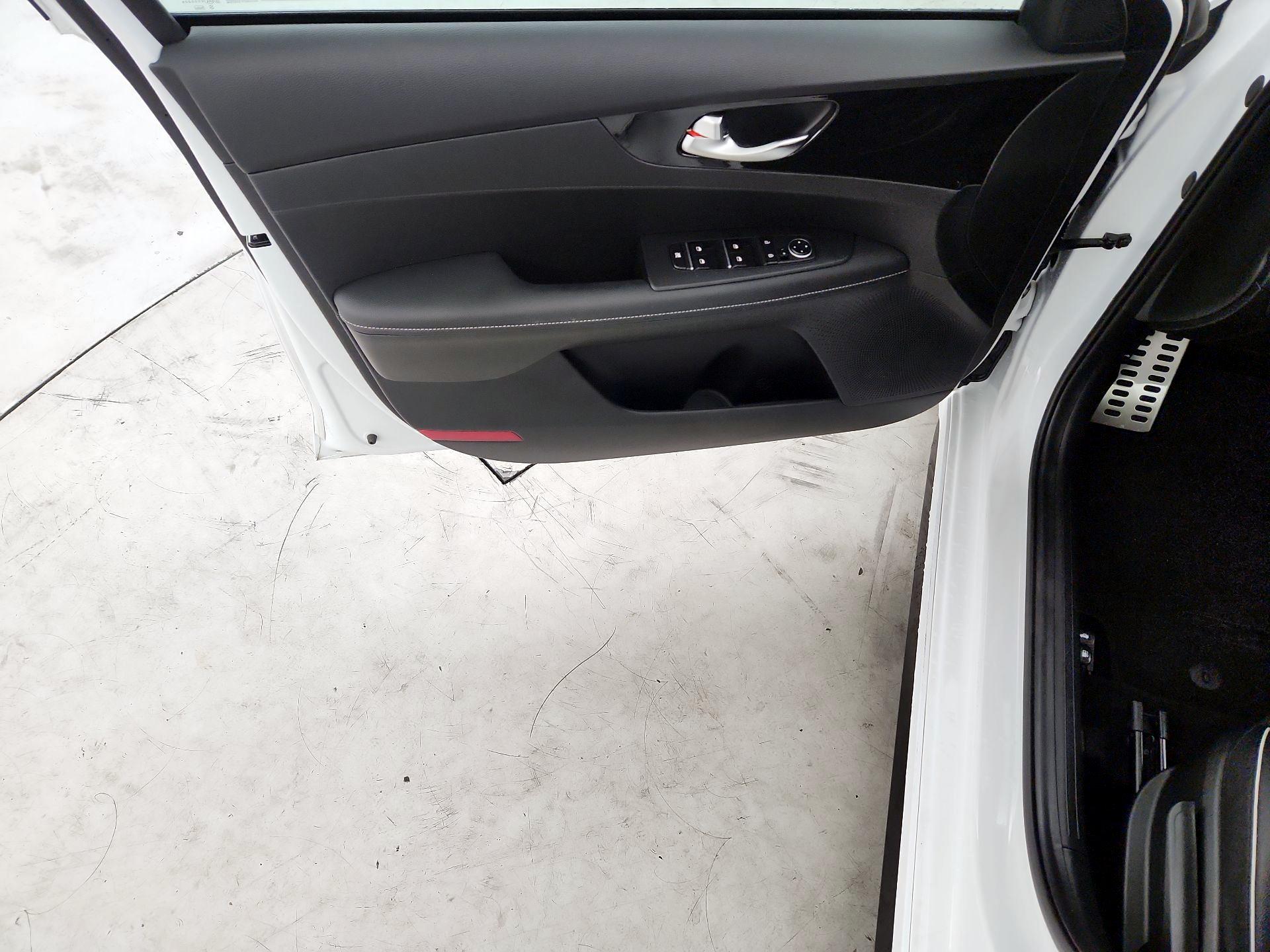 Thumbnail: 2023 Kia Forte - 12