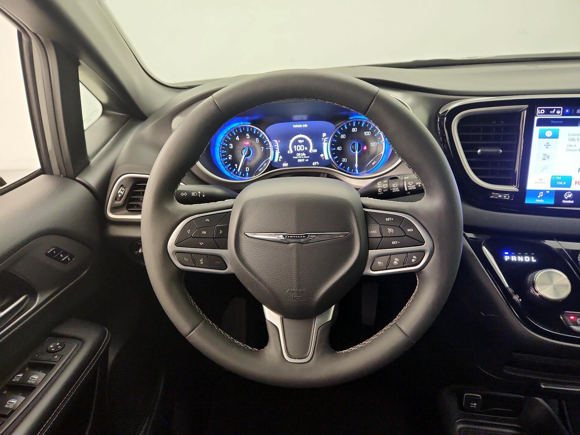 Thumbnail: 2025 Chrysler Pacifica - 10
