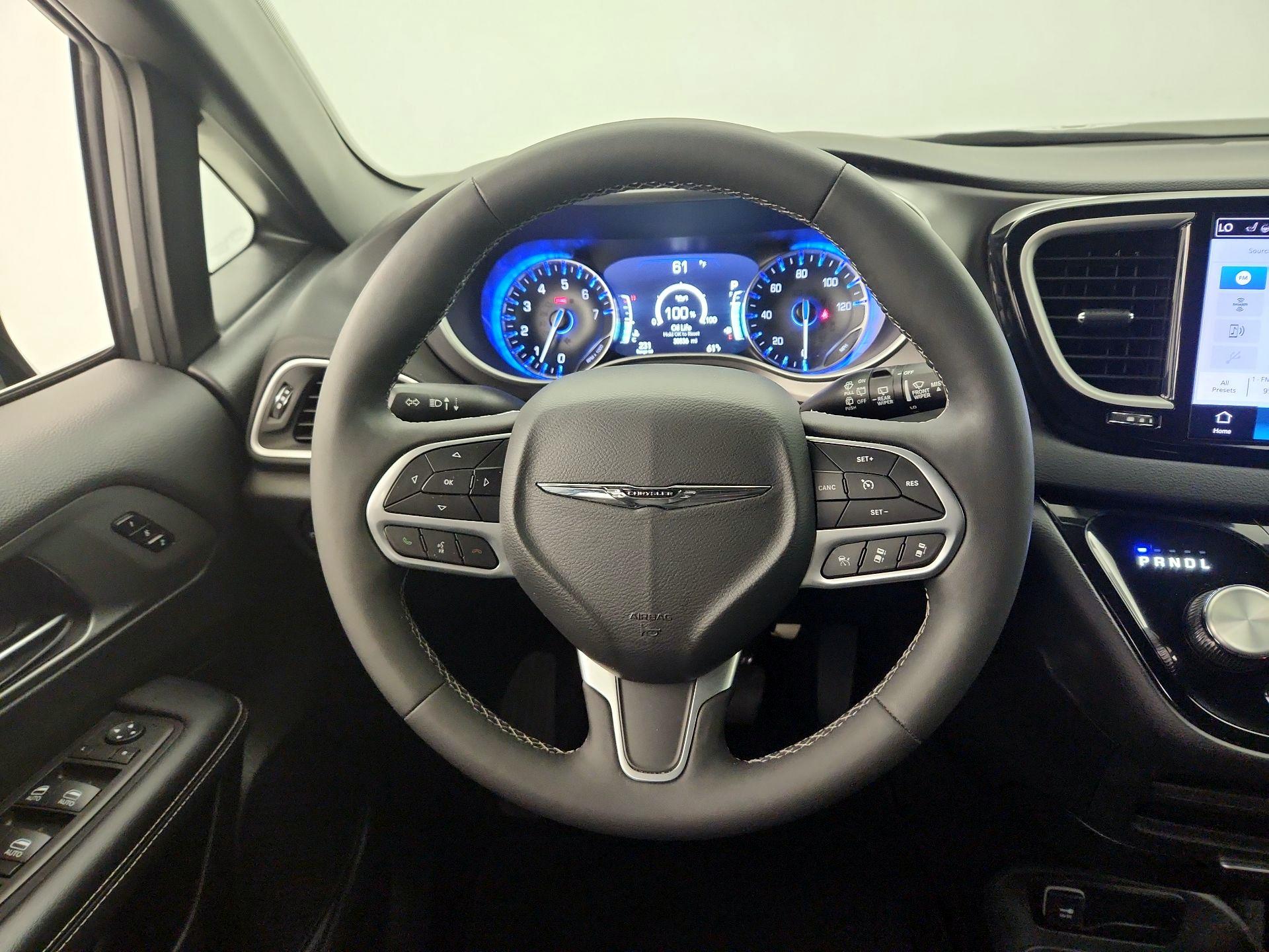 Thumbnail: 2025 Chrysler Pacifica - 10