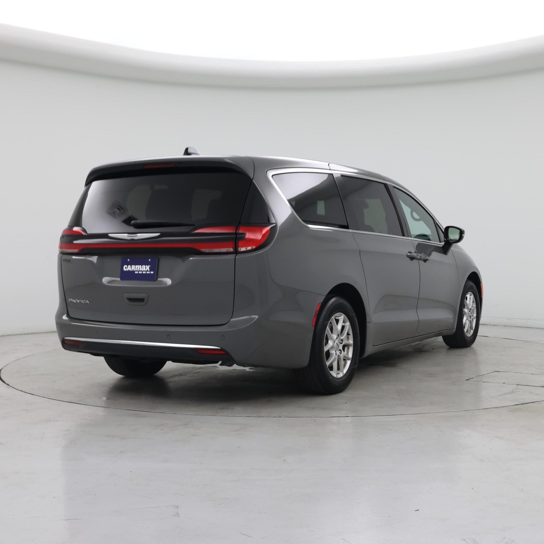 Thumbnail: 2025 Chrysler Pacifica - 8