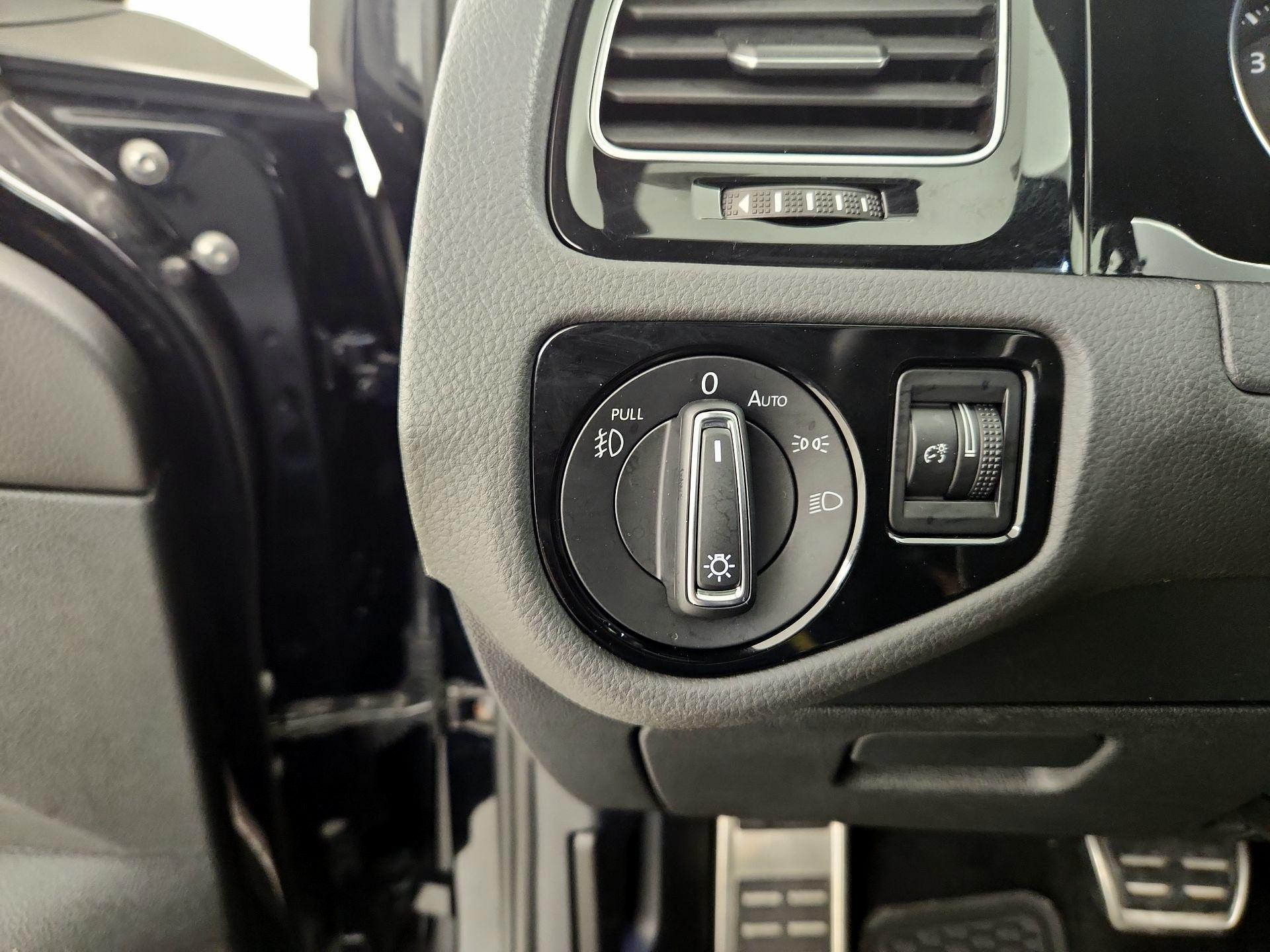 Thumbnail: 2019 Volkswagen Golf - 13