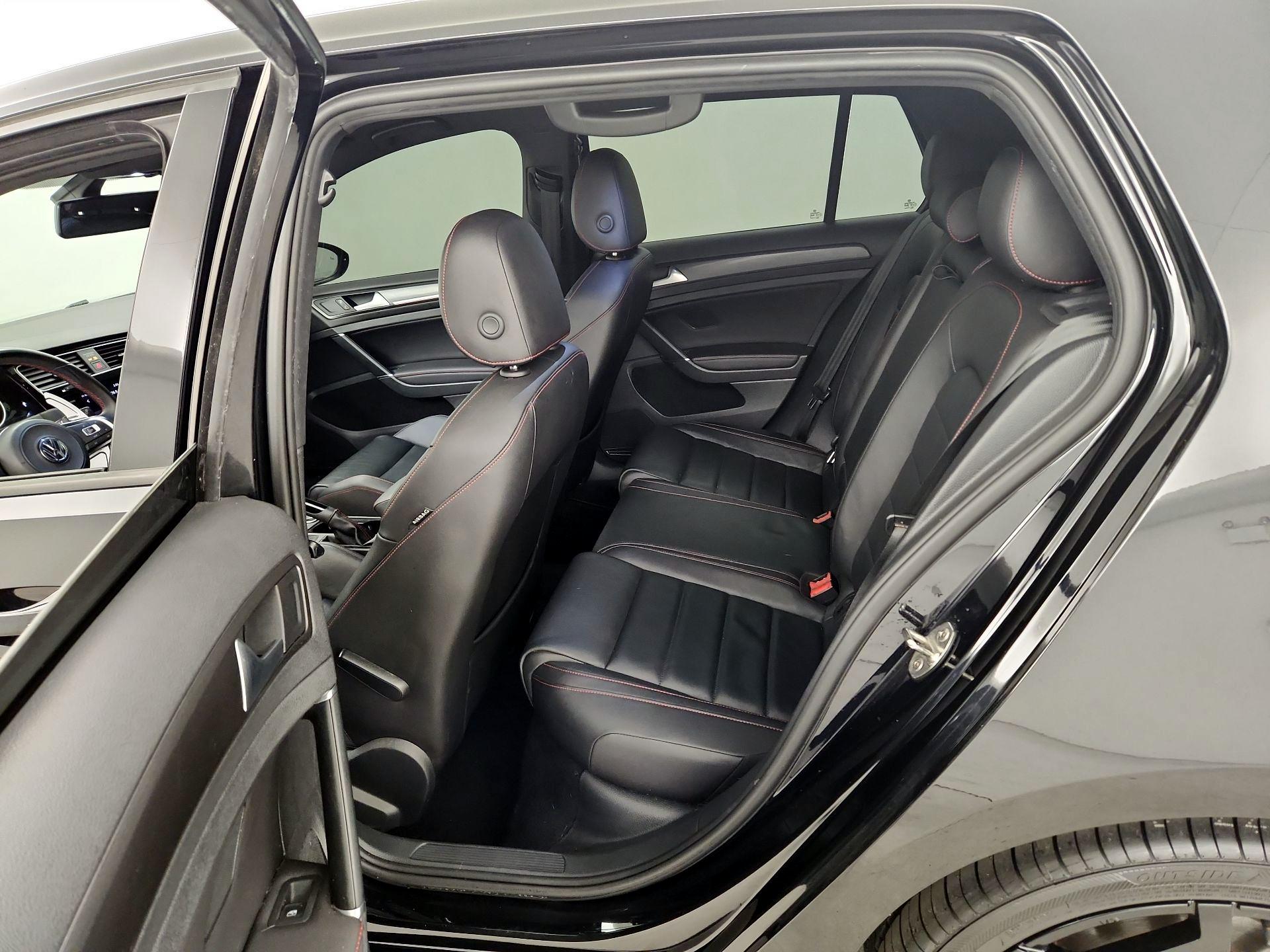 Thumbnail: 2019 Volkswagen Golf - 20