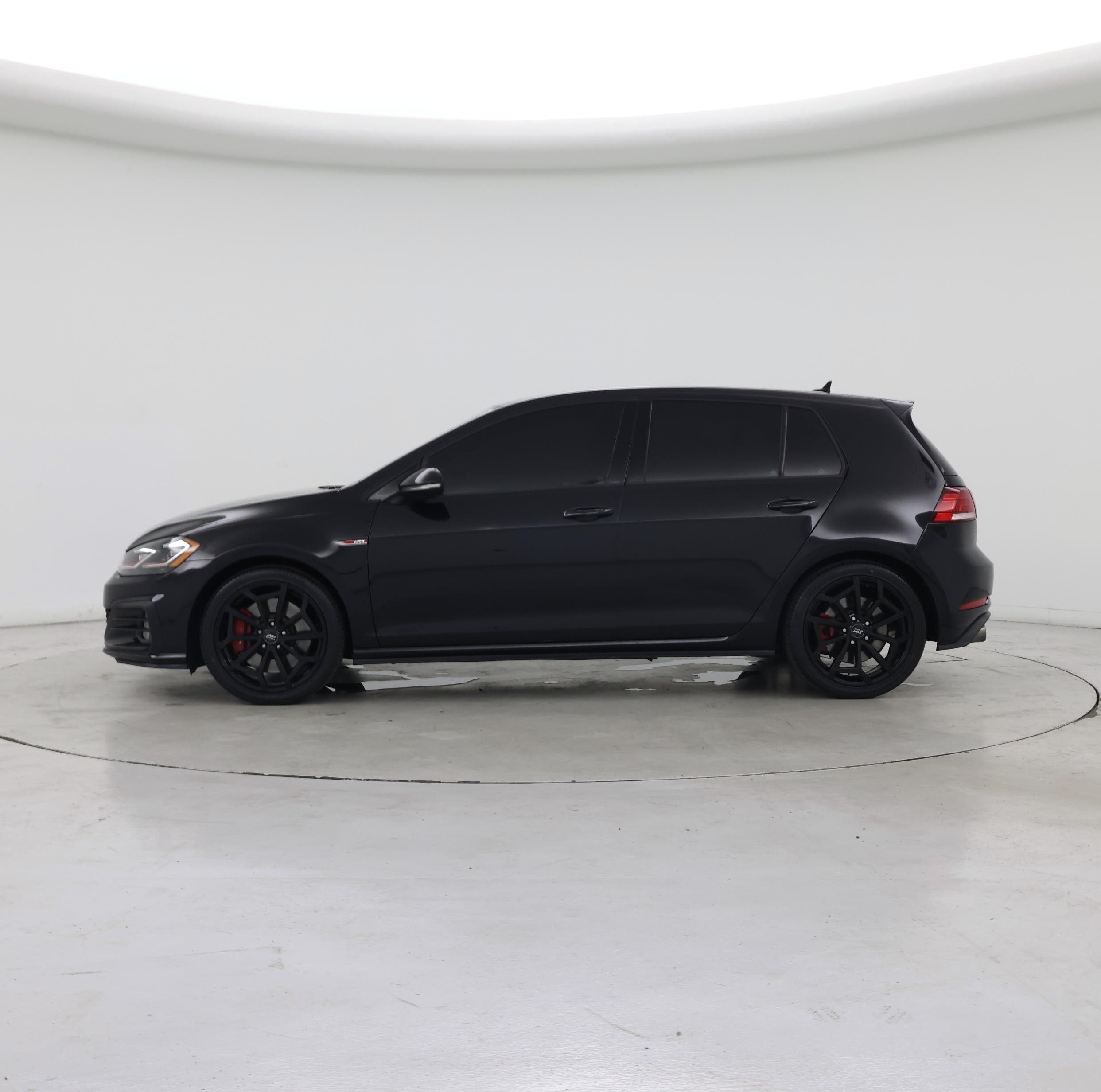 Thumbnail: 2019 Volkswagen Golf - 3