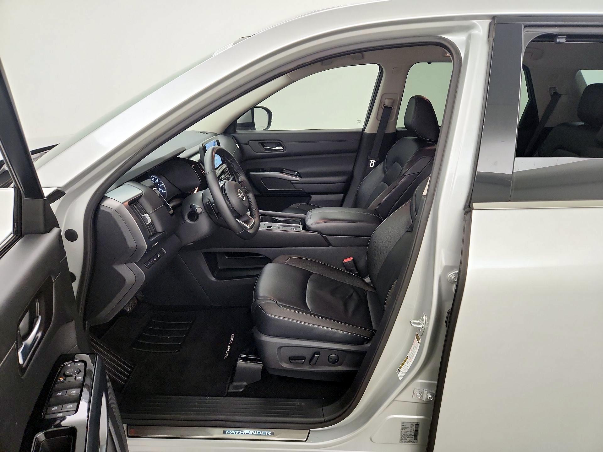 Thumbnail: 2023 Nissan Pathfinder - 11