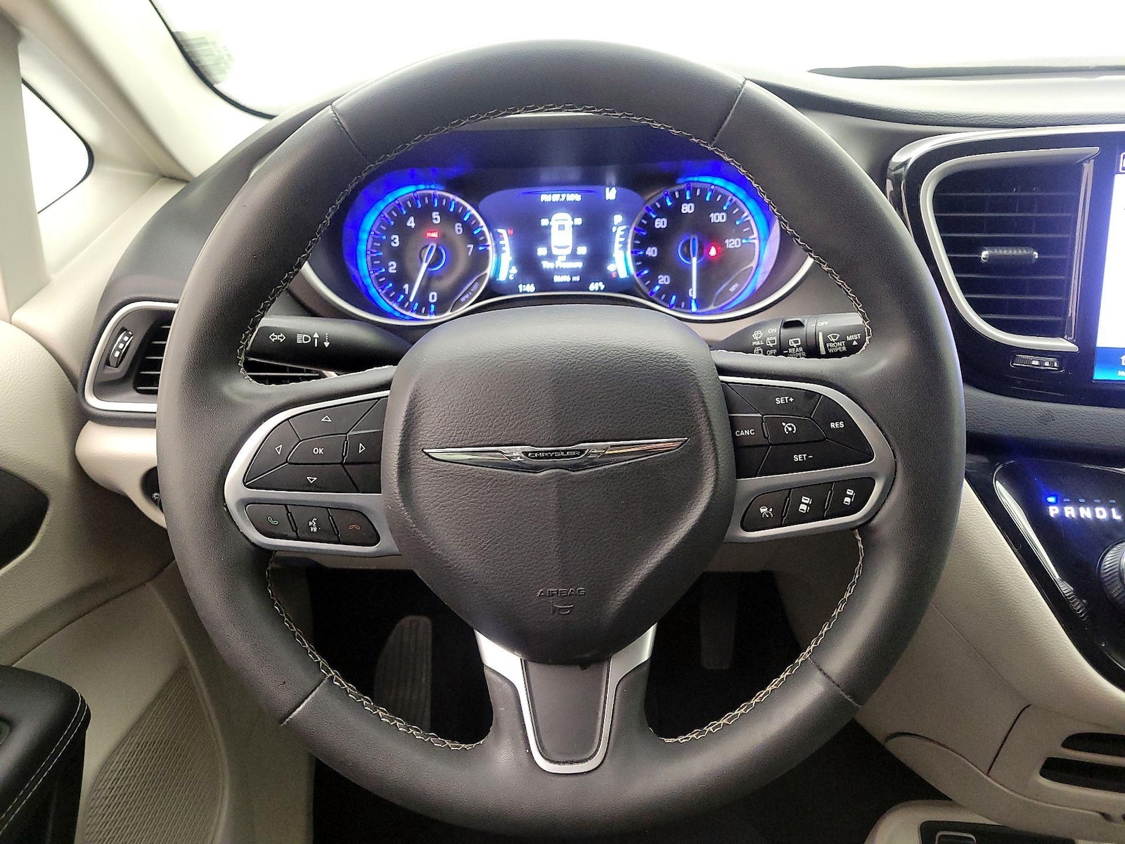 2023 Chrysler Pacifica Touring L - Photo 11