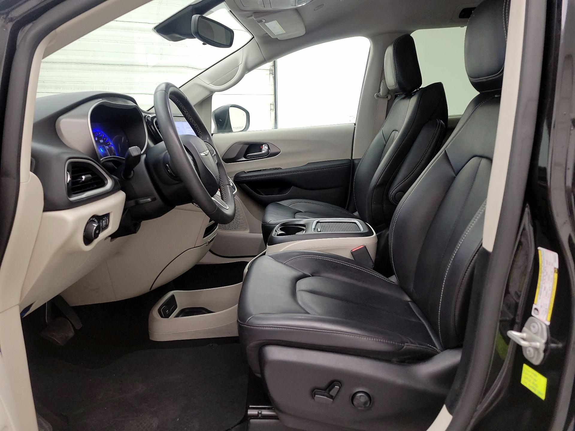Thumbnail: 2023 Chrysler Pacifica - 11