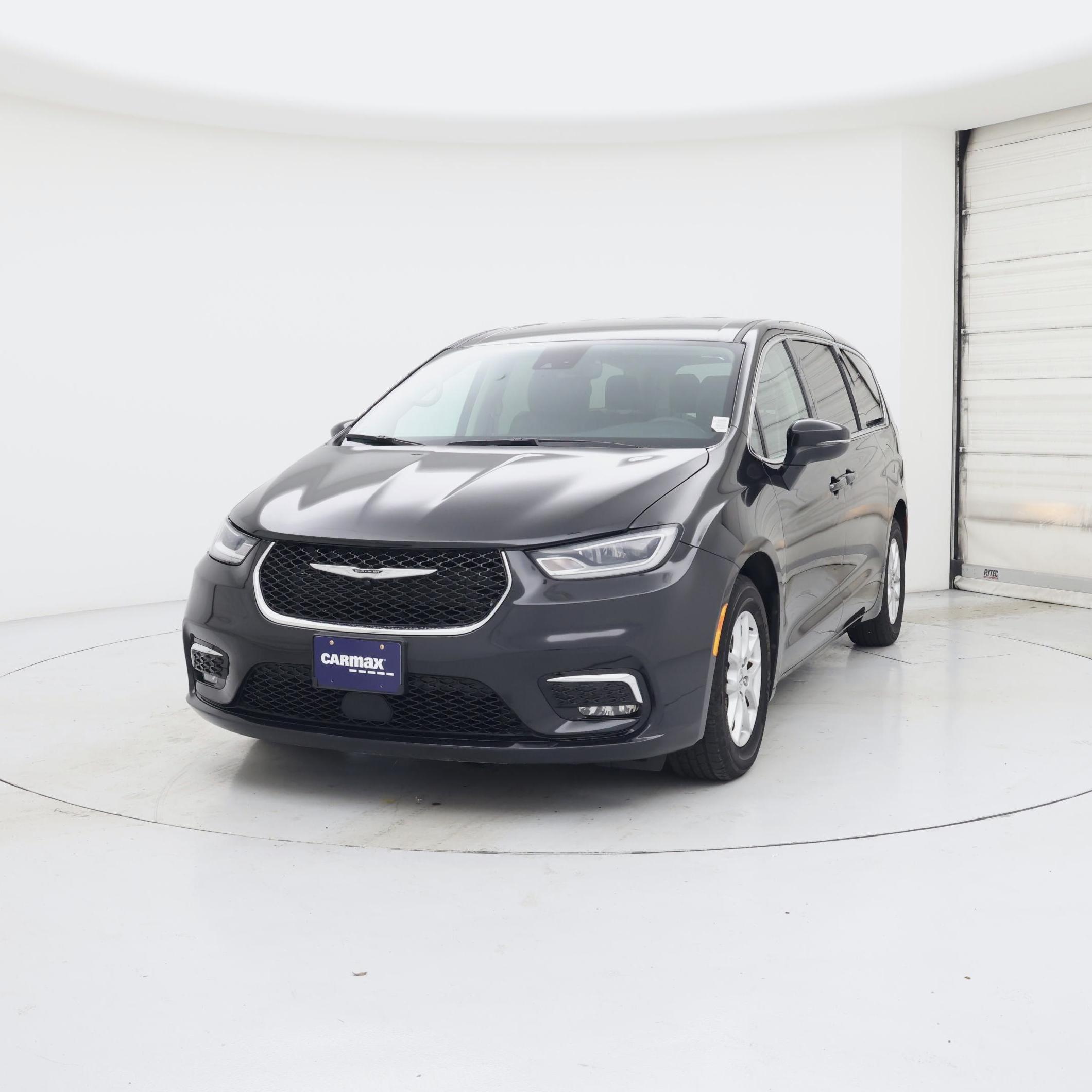 Thumbnail: 2023 Chrysler Pacifica - 4