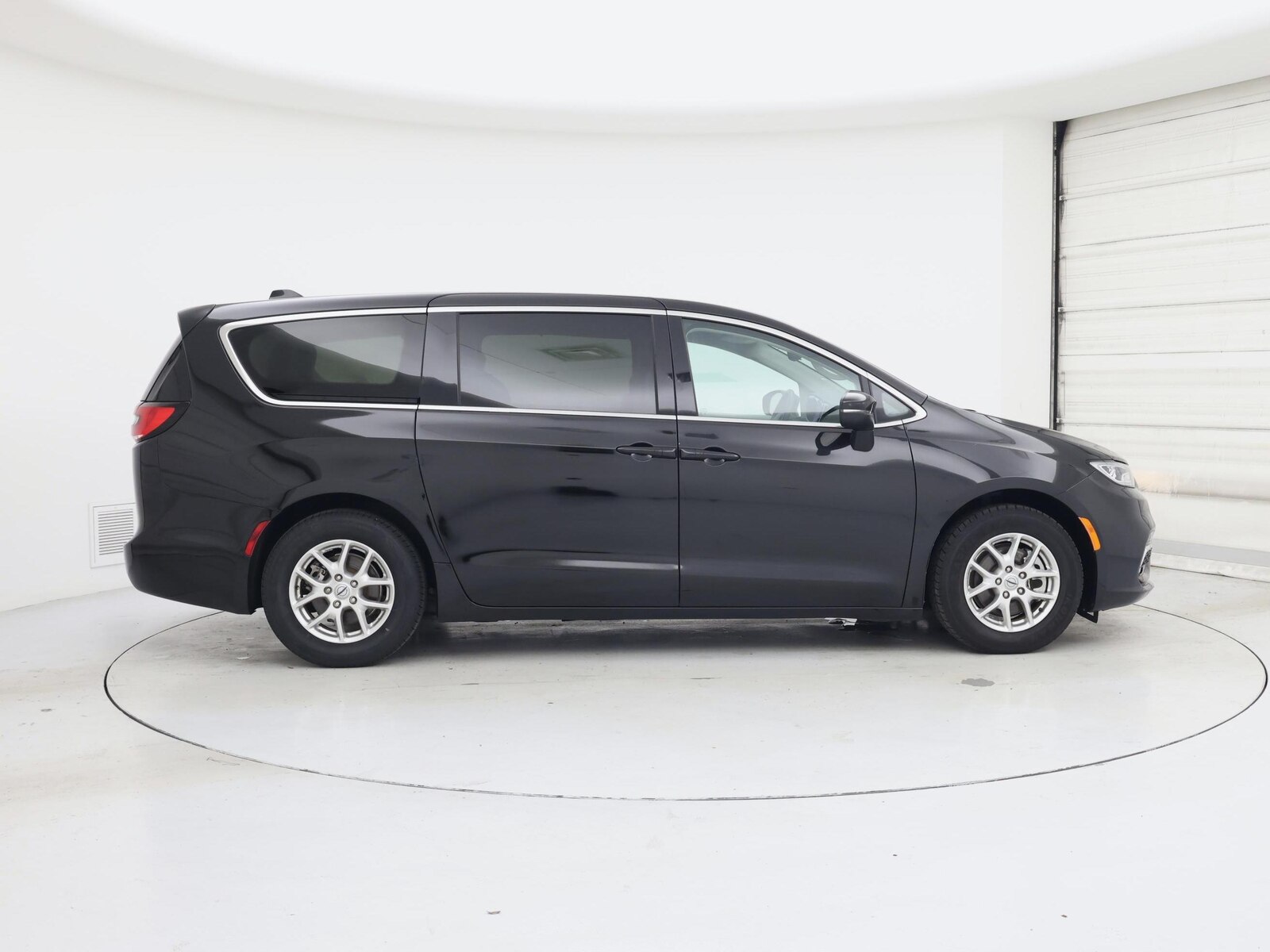 2023 Chrysler Pacifica Touring L - Photo 8