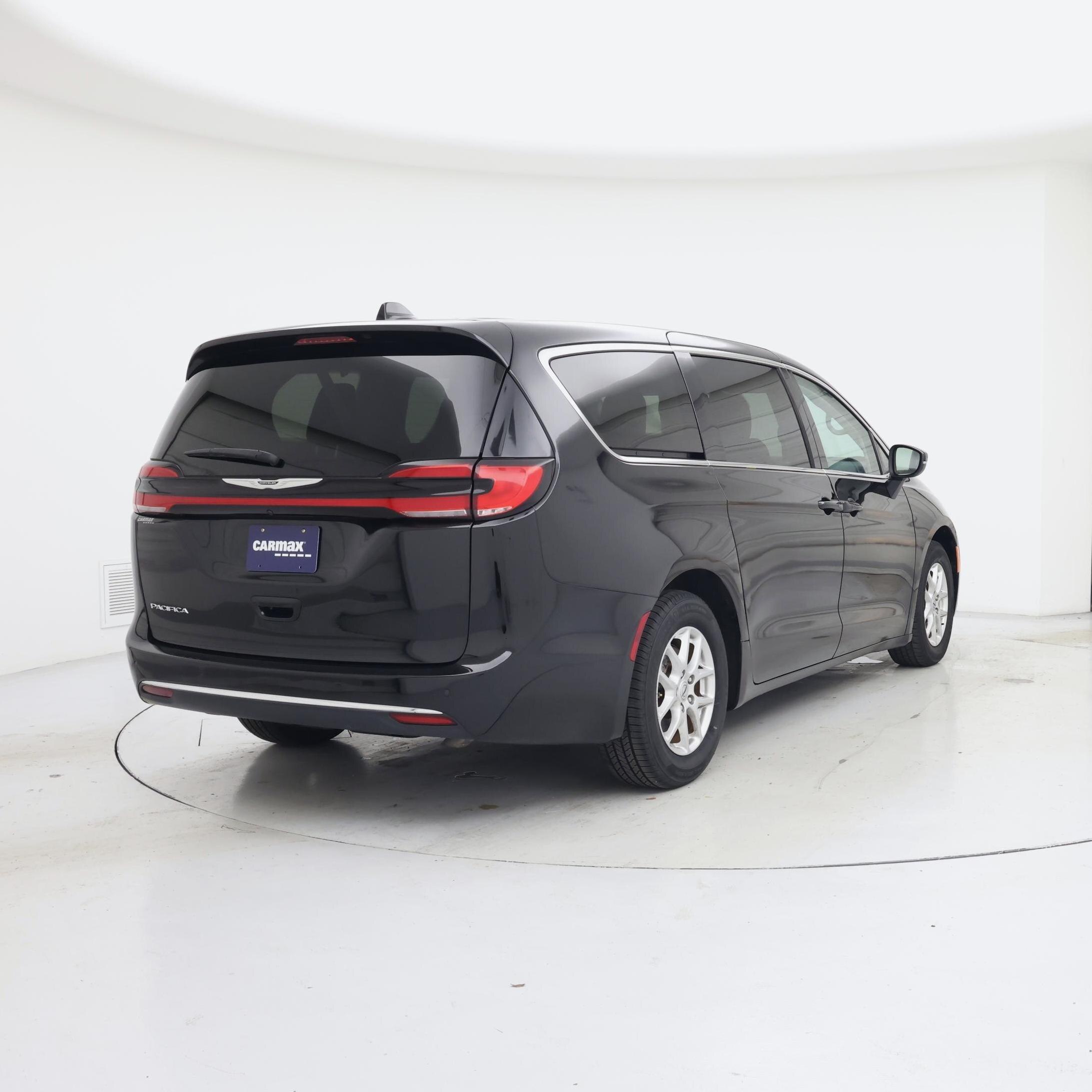Thumbnail: 2023 Chrysler Pacifica - 8
