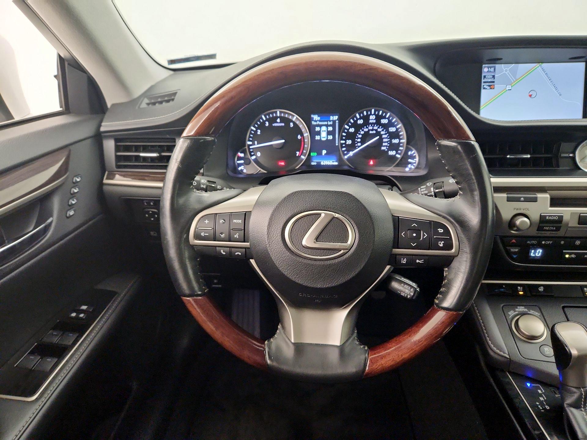 Thumbnail: 2018 Lexus ES - 10