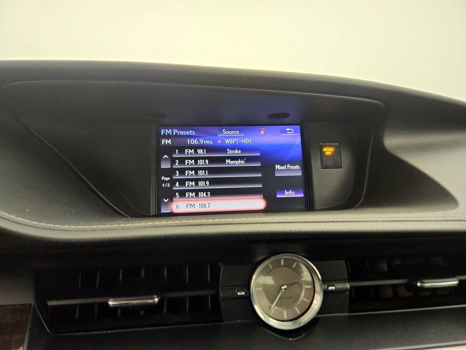 Thumbnail: 2018 Lexus ES - 16