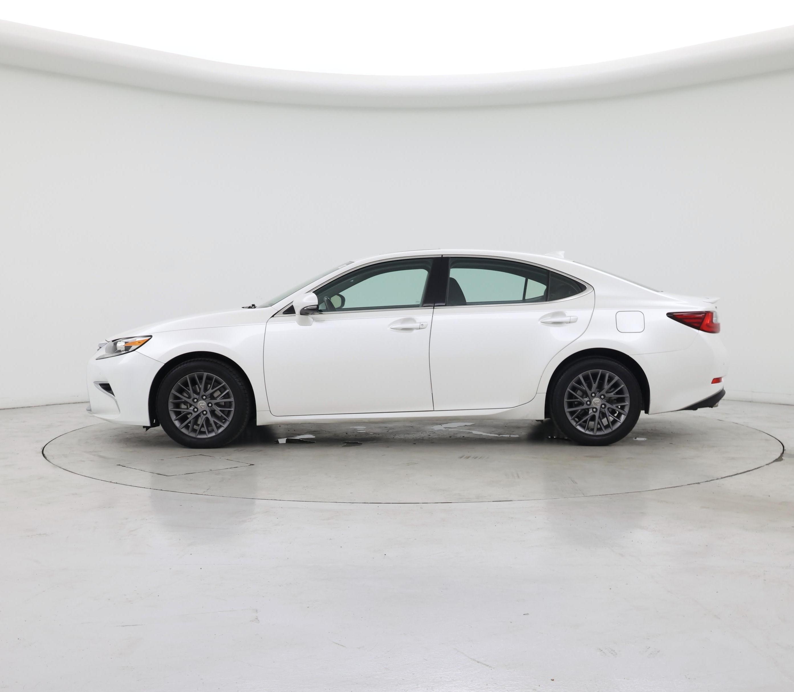 Thumbnail: 2018 Lexus ES - 3