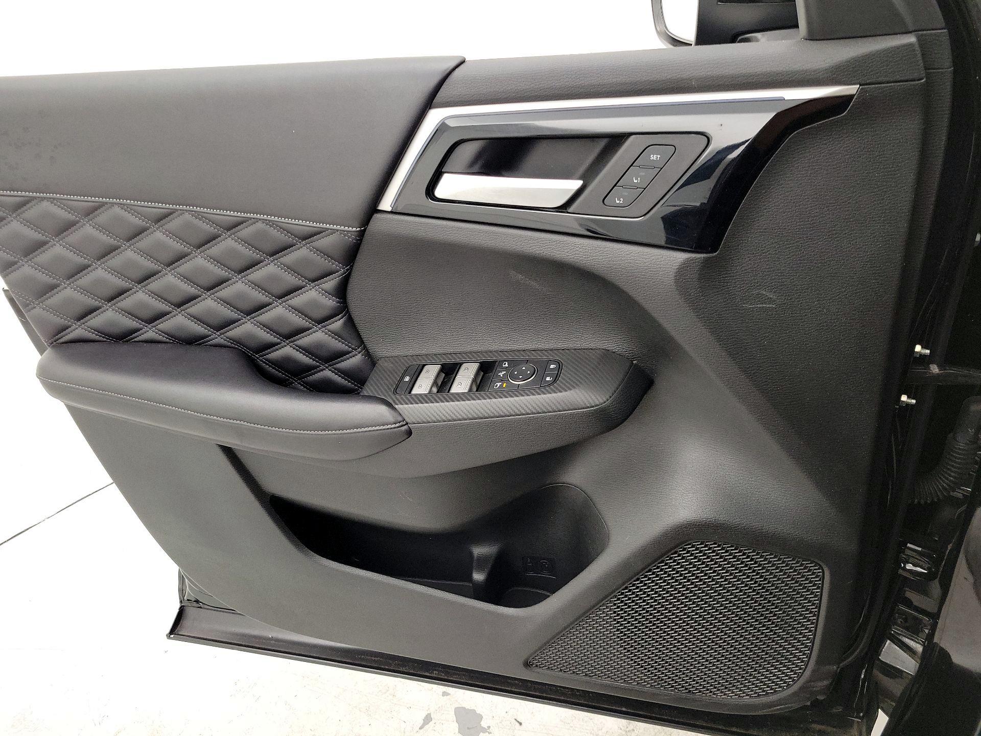 Thumbnail: 2023 Mitsubishi Outlander - 12
