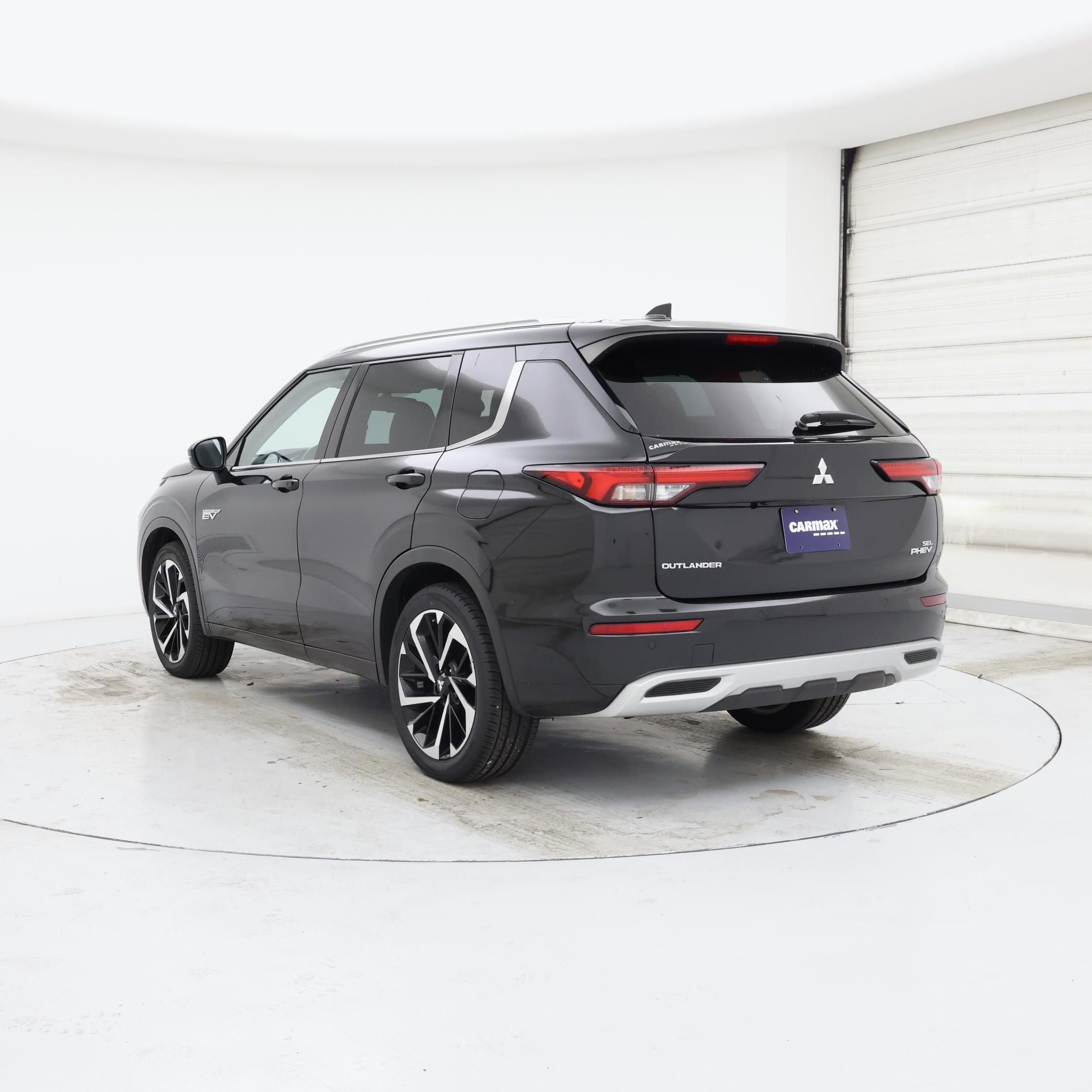 Thumbnail: 2023 Mitsubishi Outlander - 2