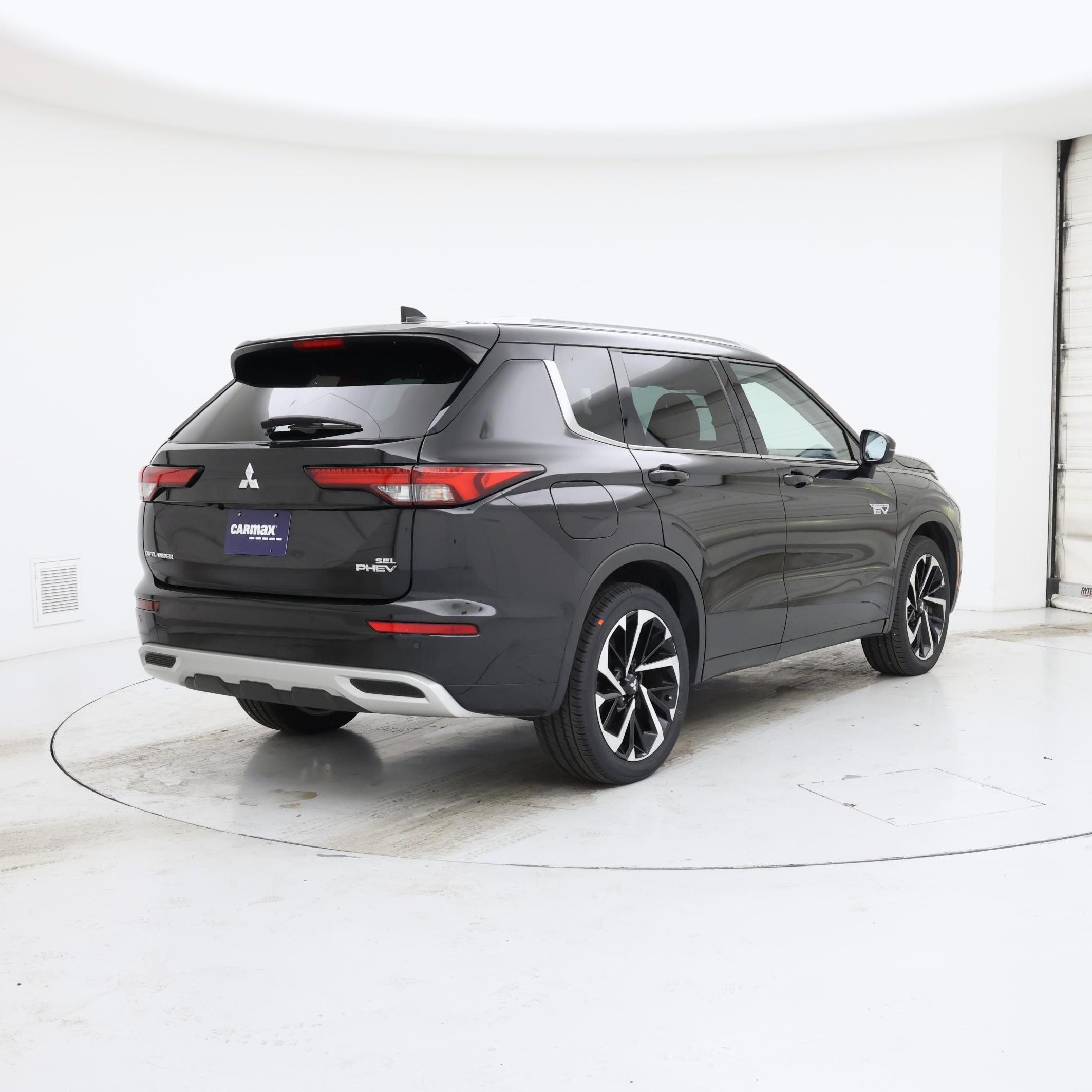 Thumbnail: 2023 Mitsubishi Outlander - 8