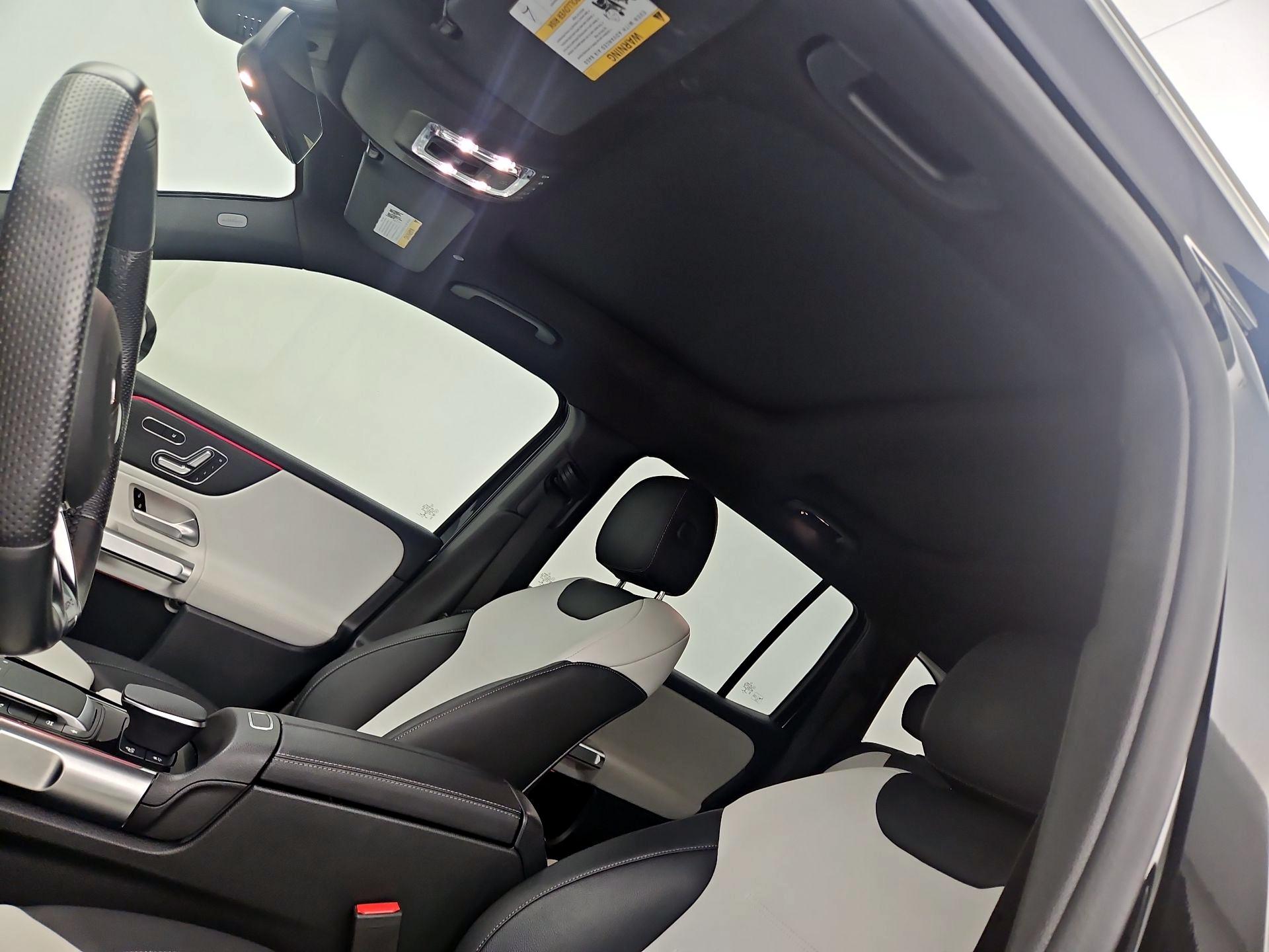 Thumbnail: 2022 Mercedes-Benz GLB - 17