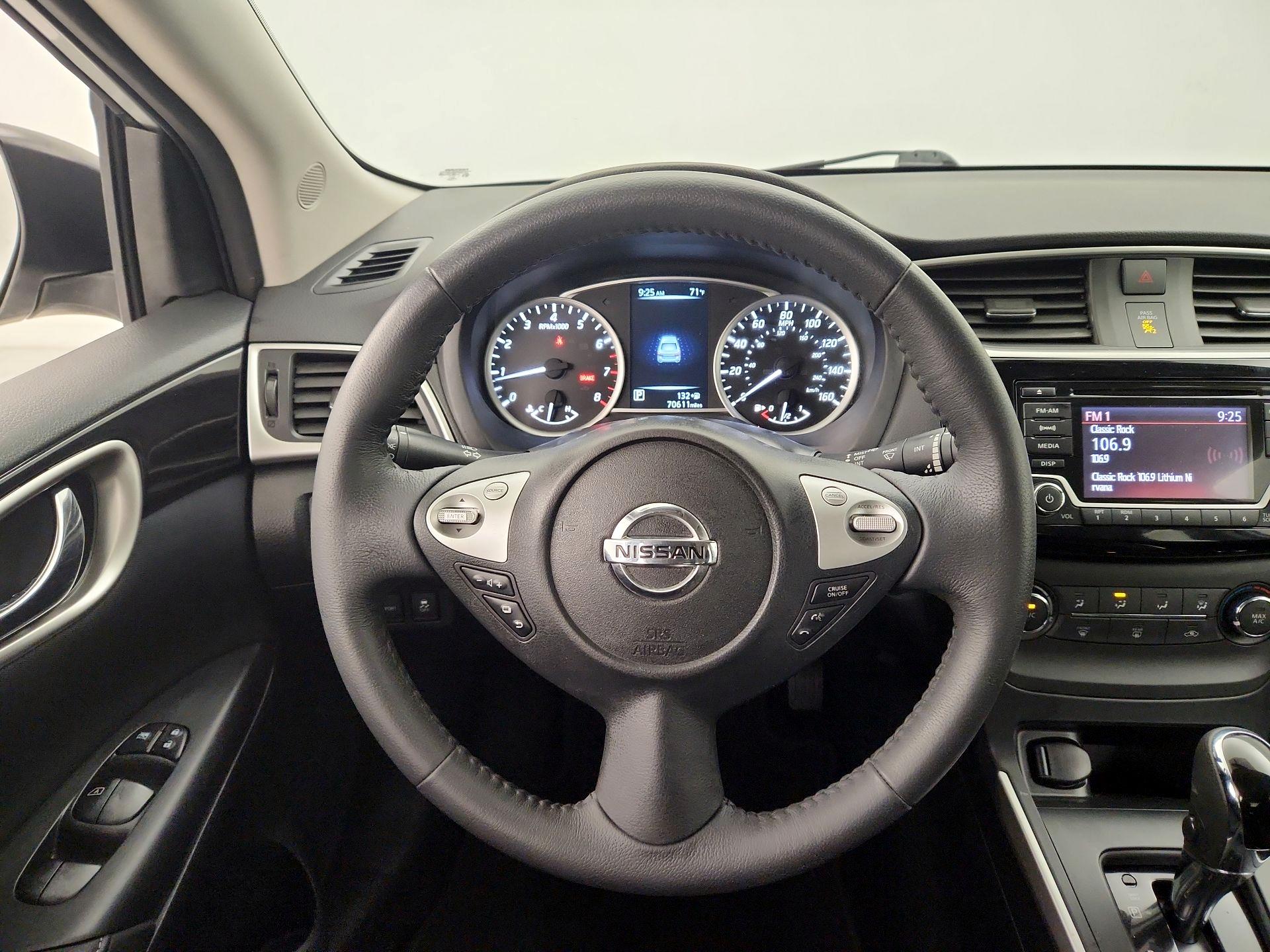Thumbnail: 2017 Nissan Sentra - 10