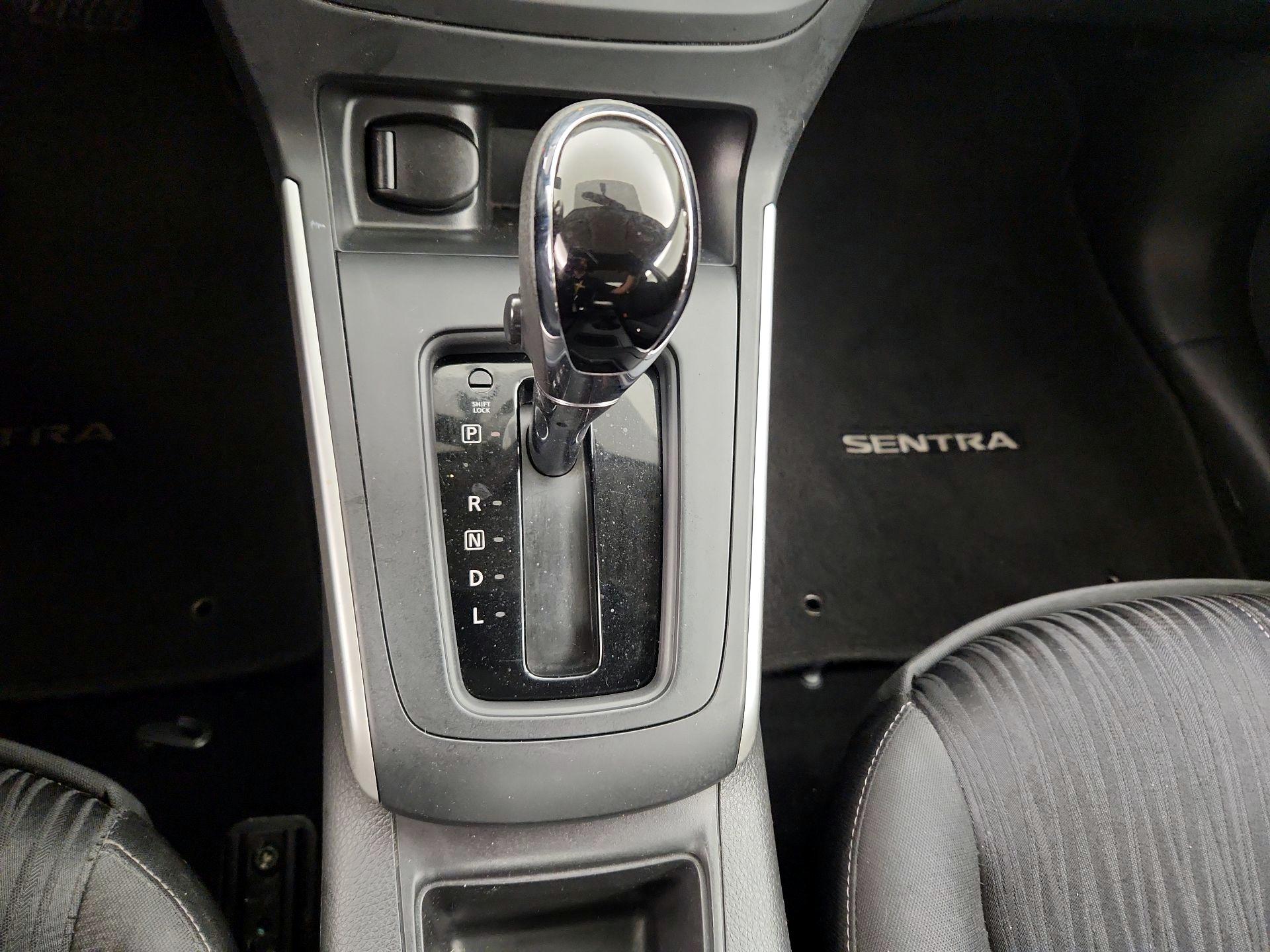 Thumbnail: 2017 Nissan Sentra - 17