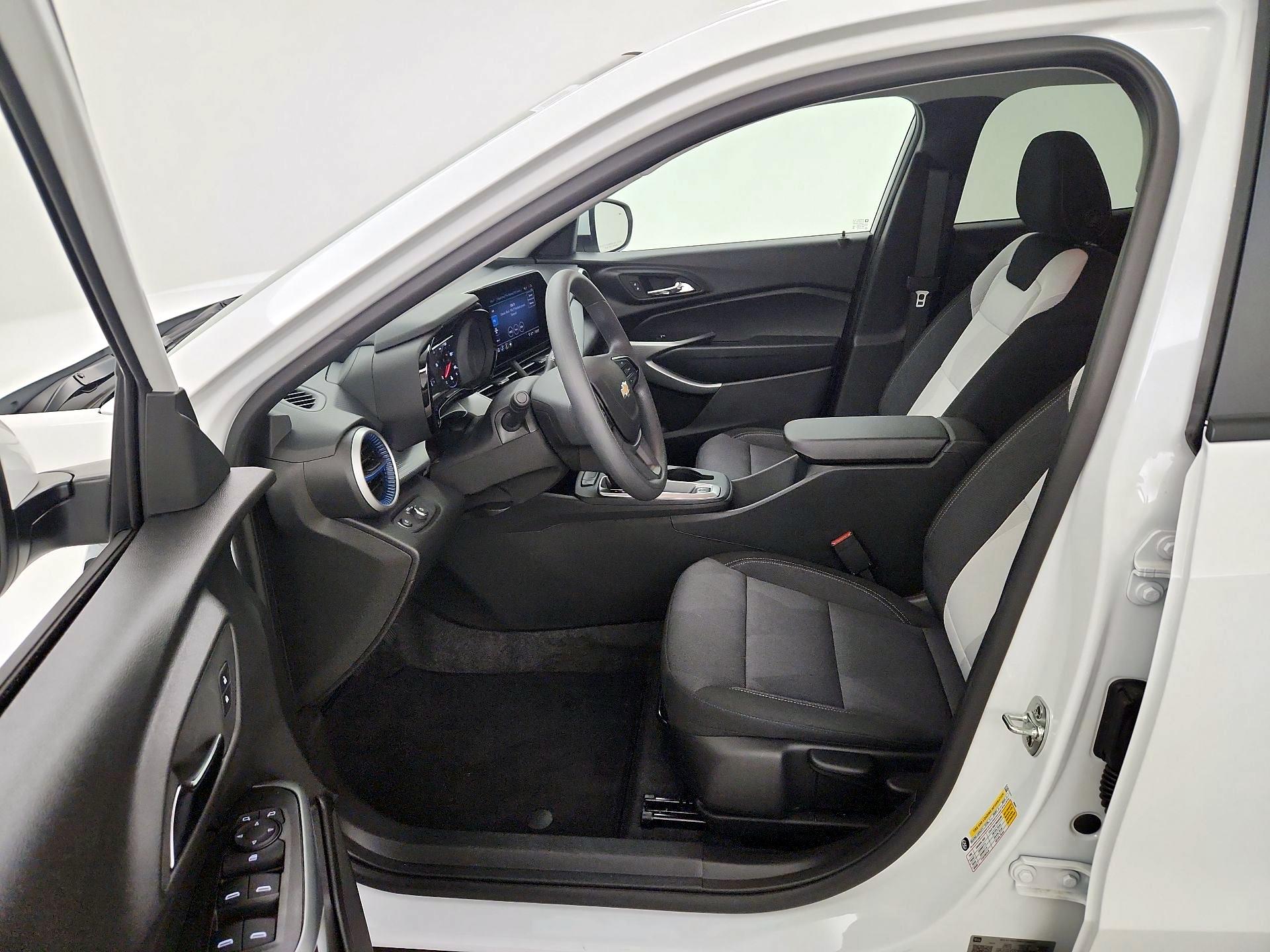 Thumbnail: 2025 Chevrolet Trax - 11
