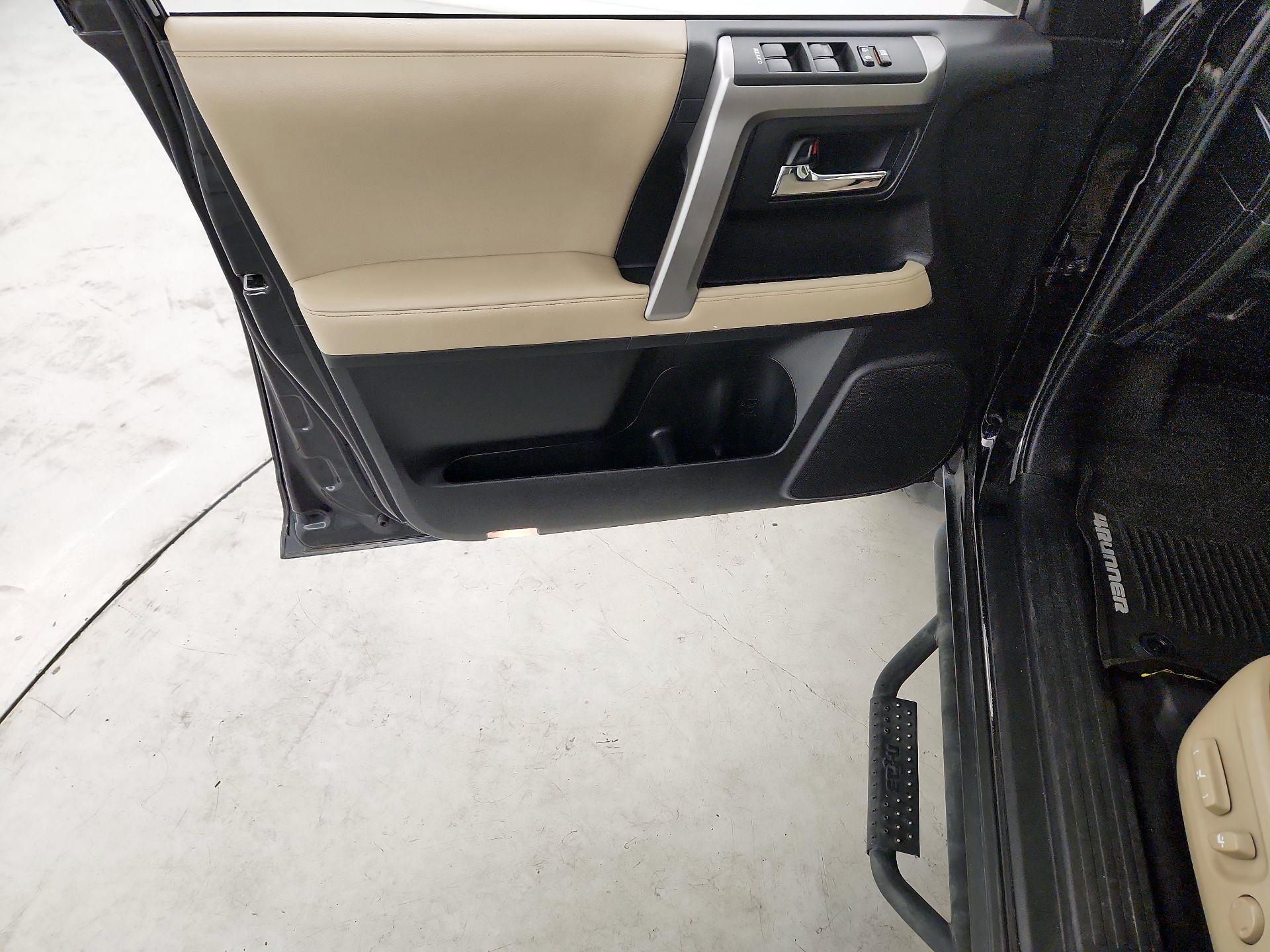 Thumbnail: 2019 Toyota 4Runner - 12