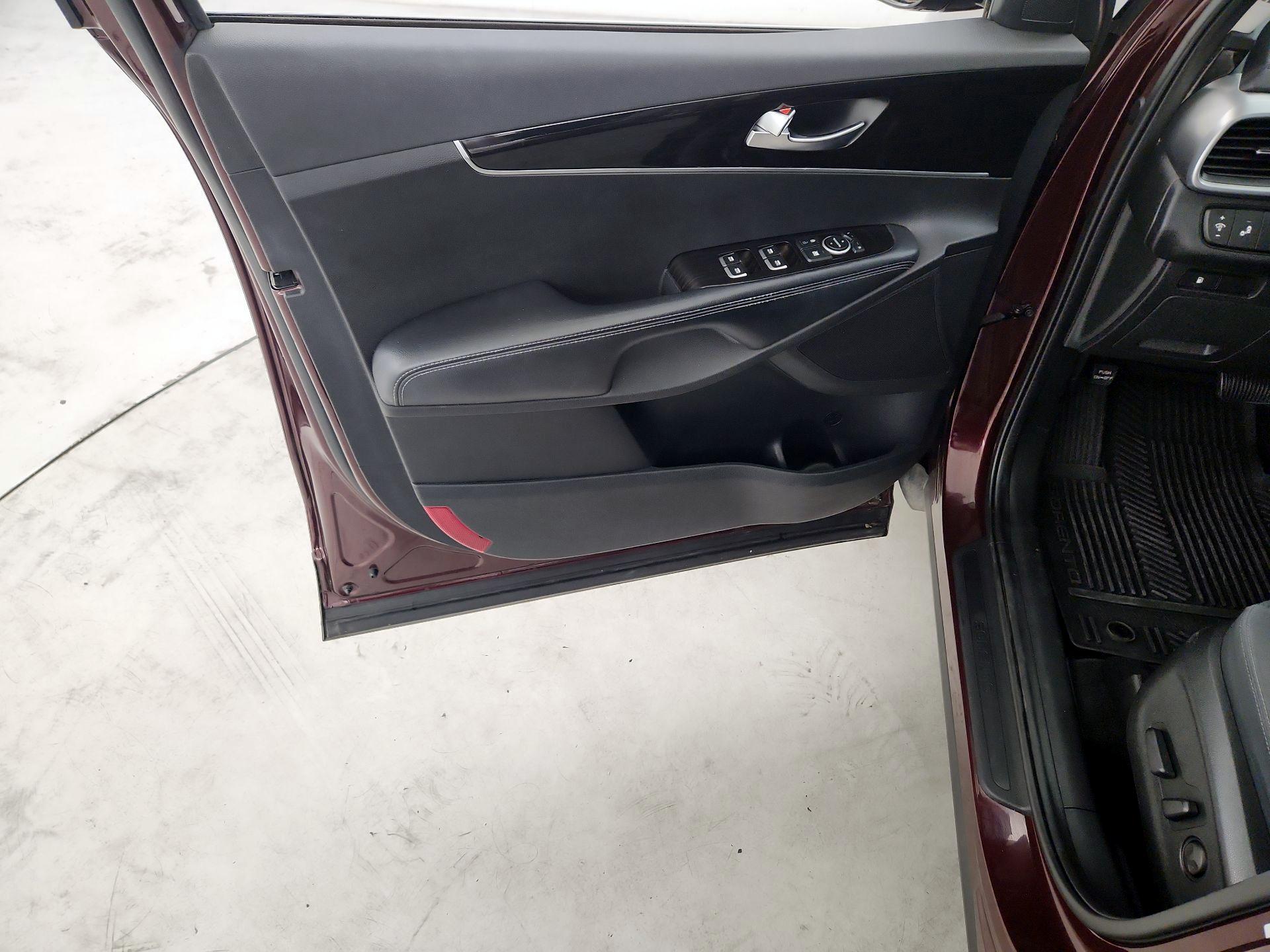 Thumbnail: 2019 Kia Sorento - 12