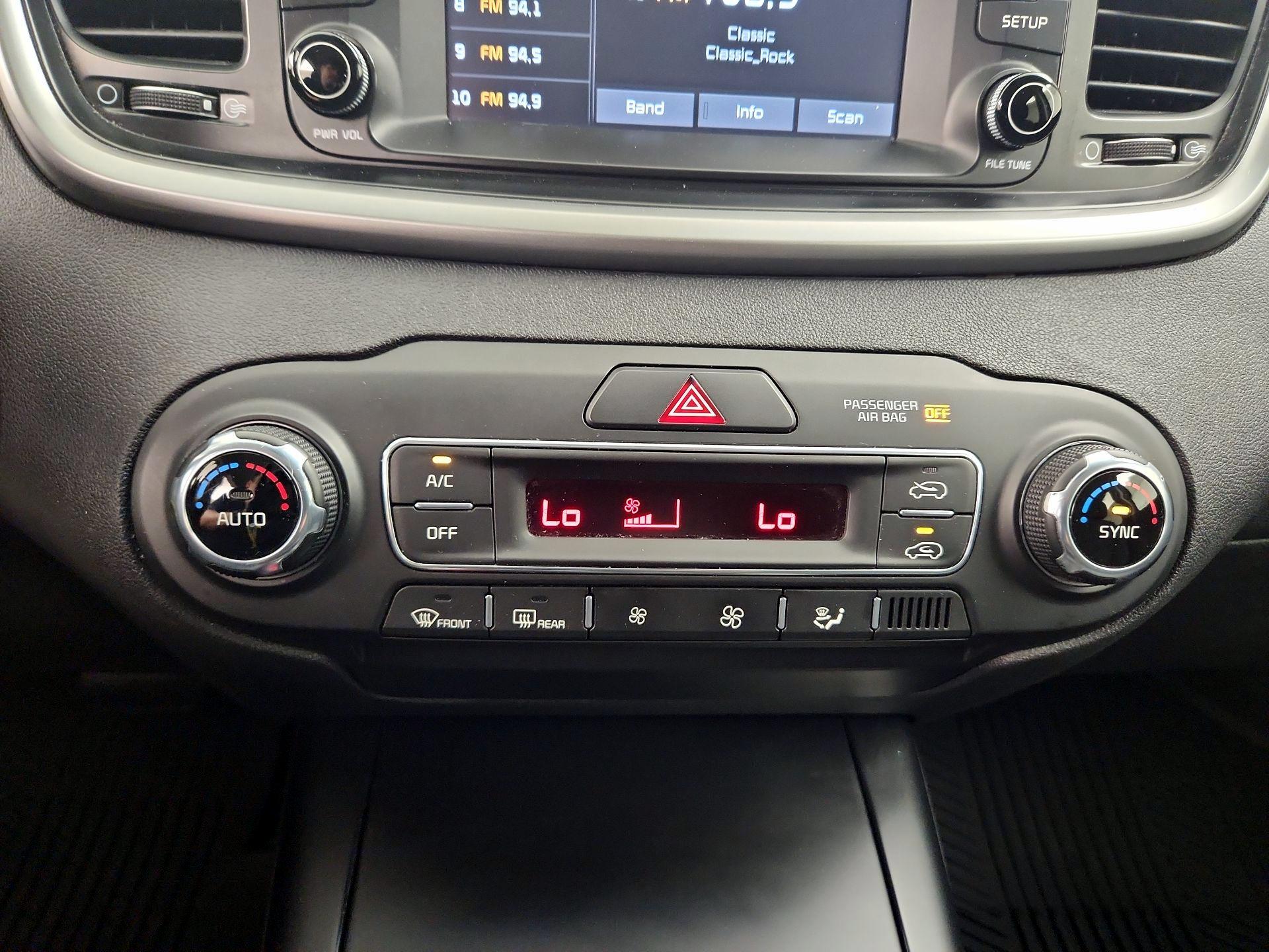 Thumbnail: 2019 Kia Sorento - 16