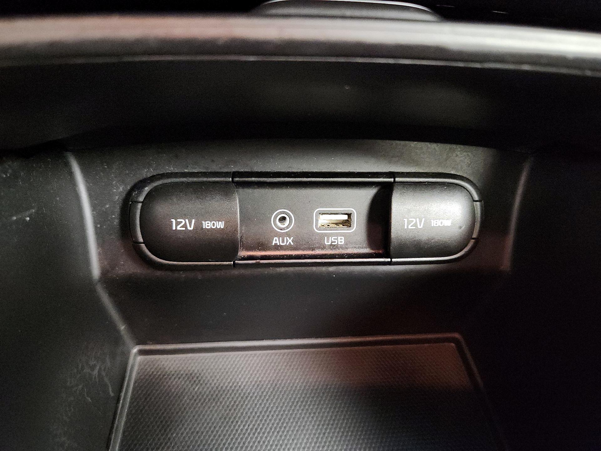Thumbnail: 2019 Kia Sorento - 18