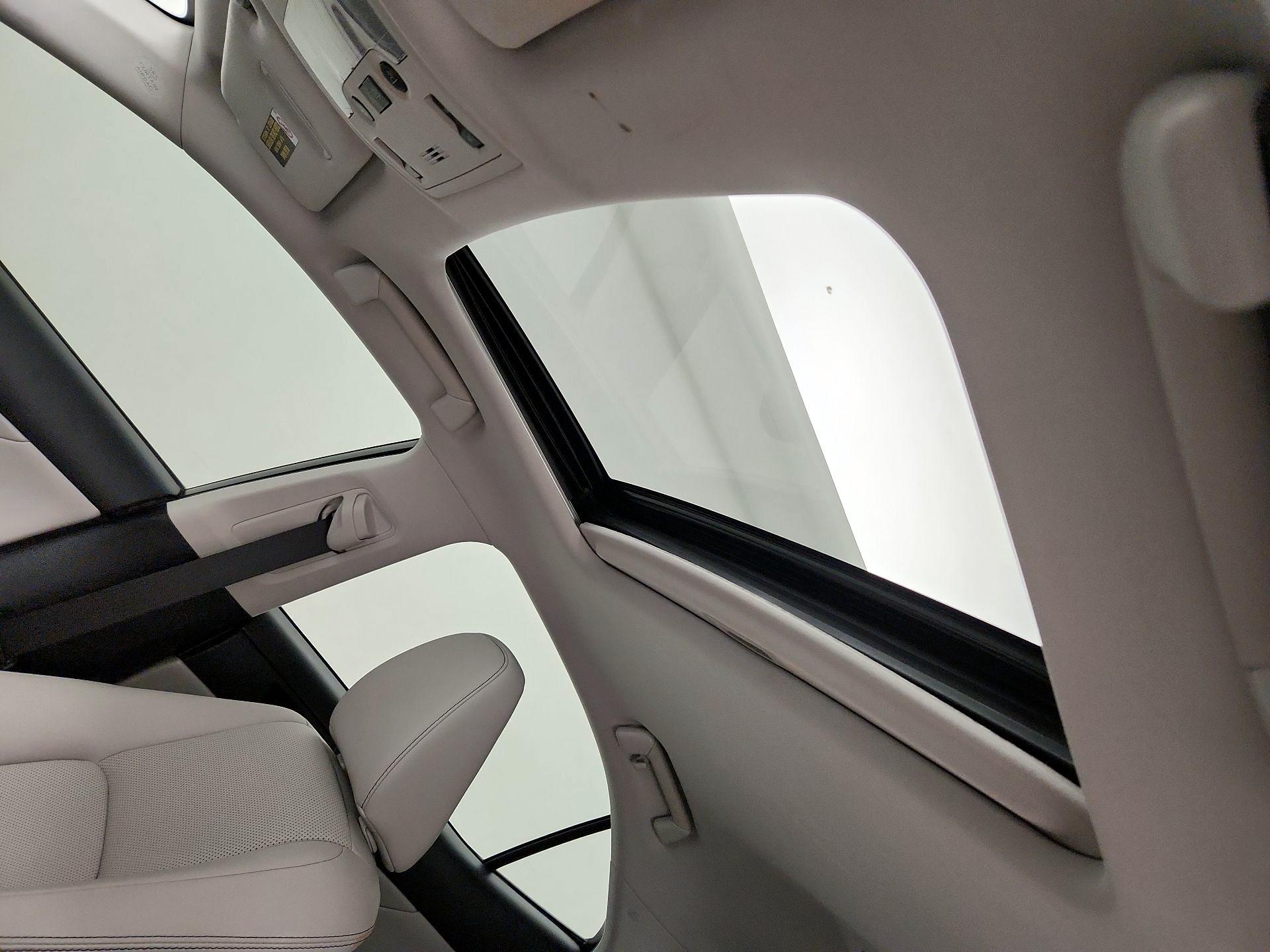 Thumbnail: 2016 Lexus IS - 20