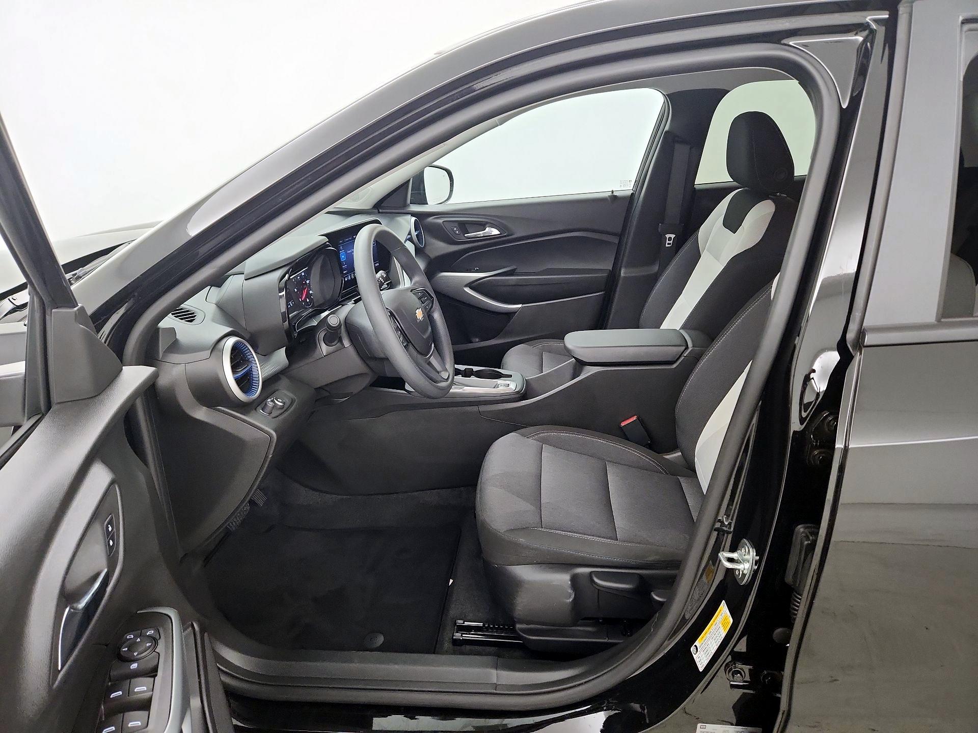 Thumbnail: 2025 Chevrolet Trax - 11