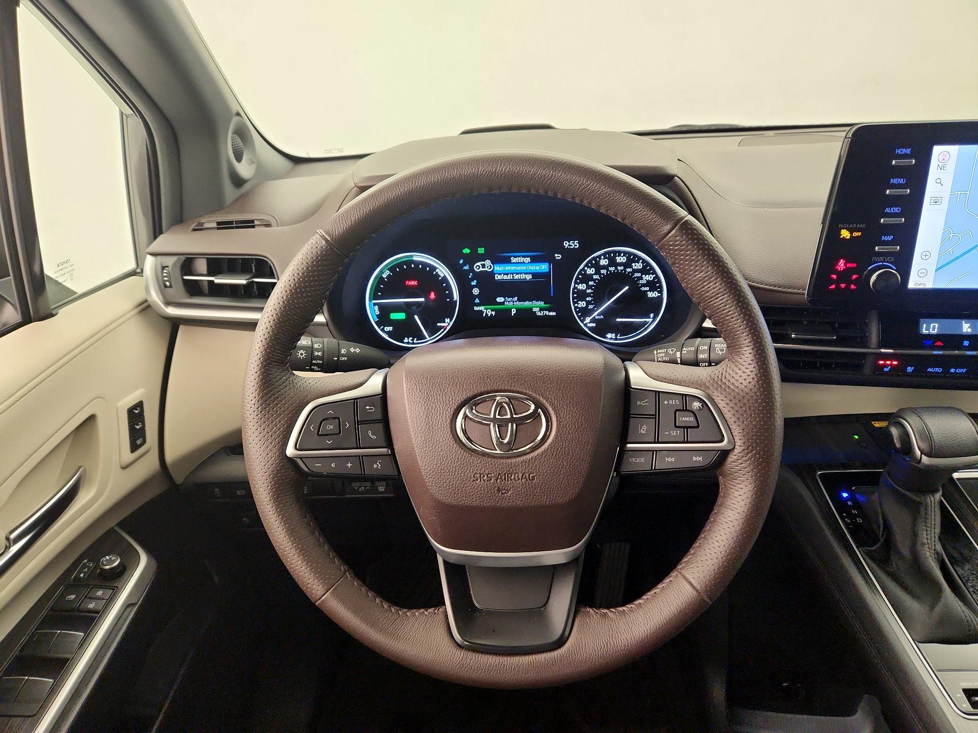 Thumbnail: 2024 Toyota Sienna - 10