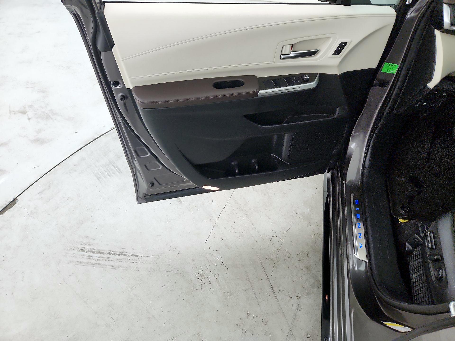 Thumbnail: 2024 Toyota Sienna - 12