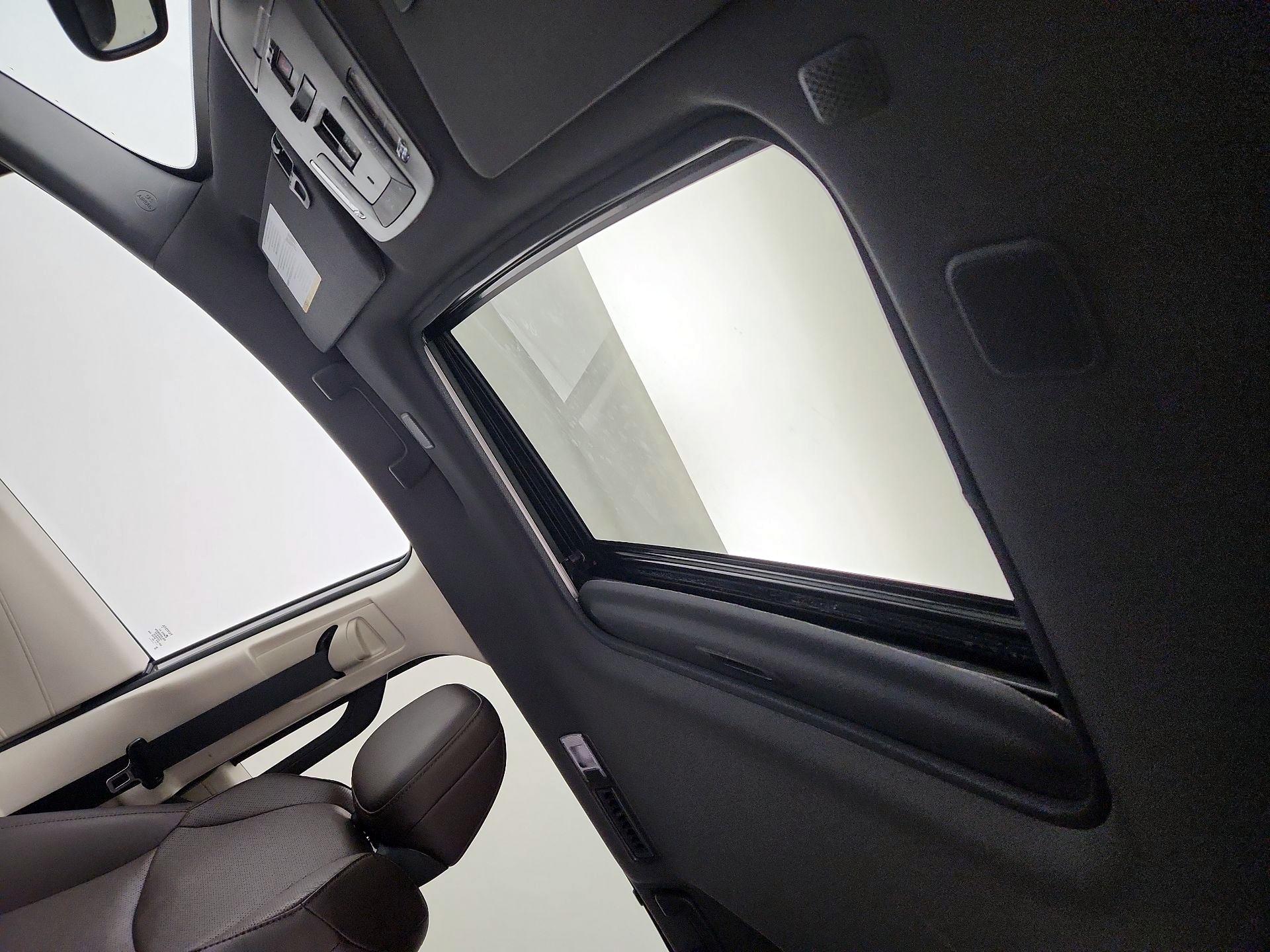 Thumbnail: 2024 Toyota Sienna - 20