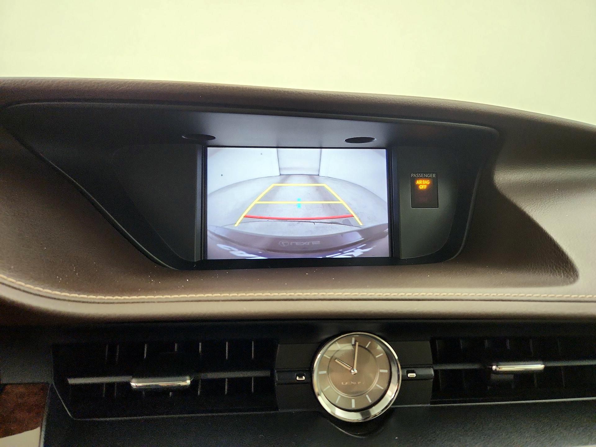Thumbnail: 2017 Lexus ES - 15