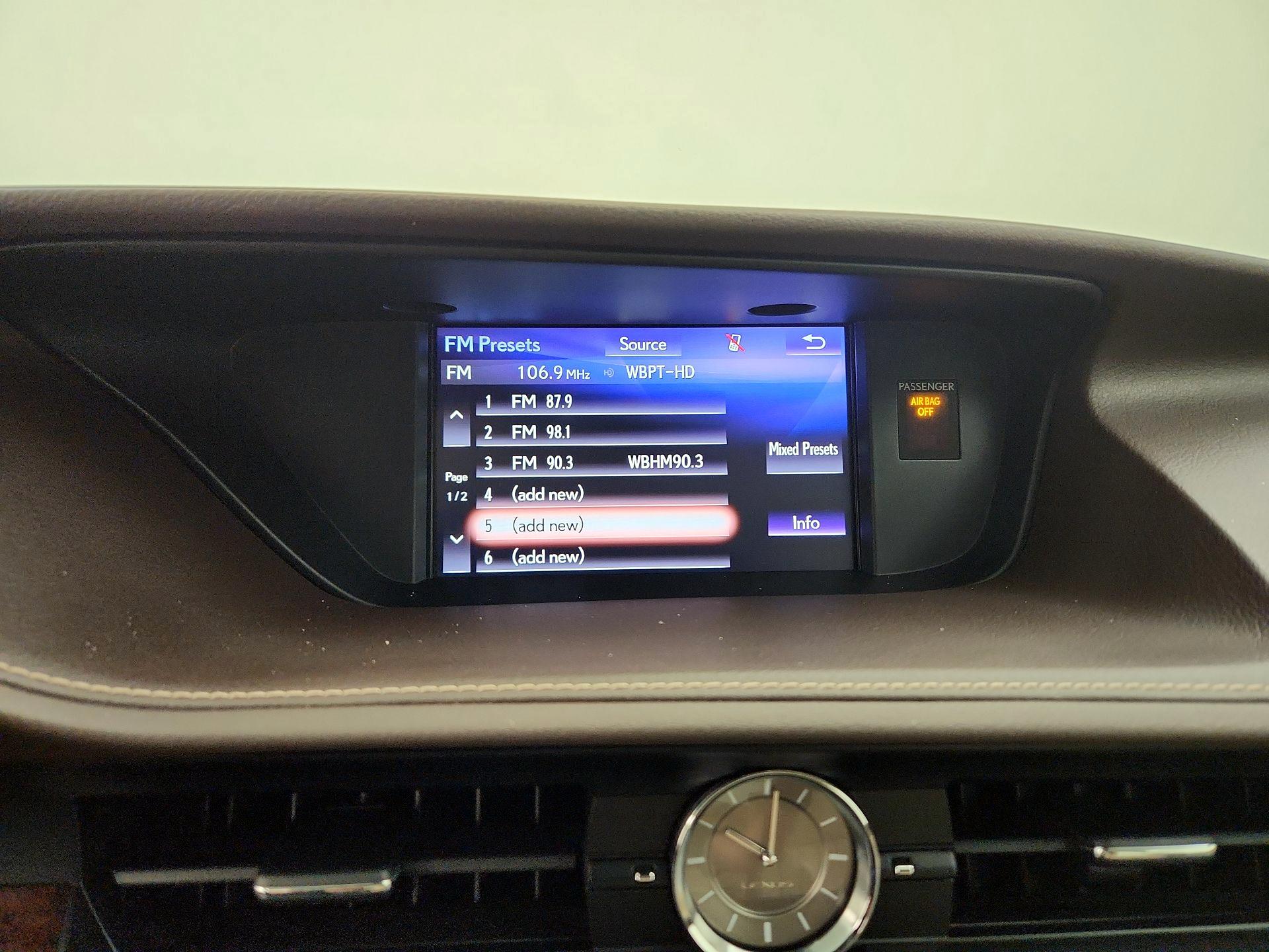 Thumbnail: 2017 Lexus ES - 16