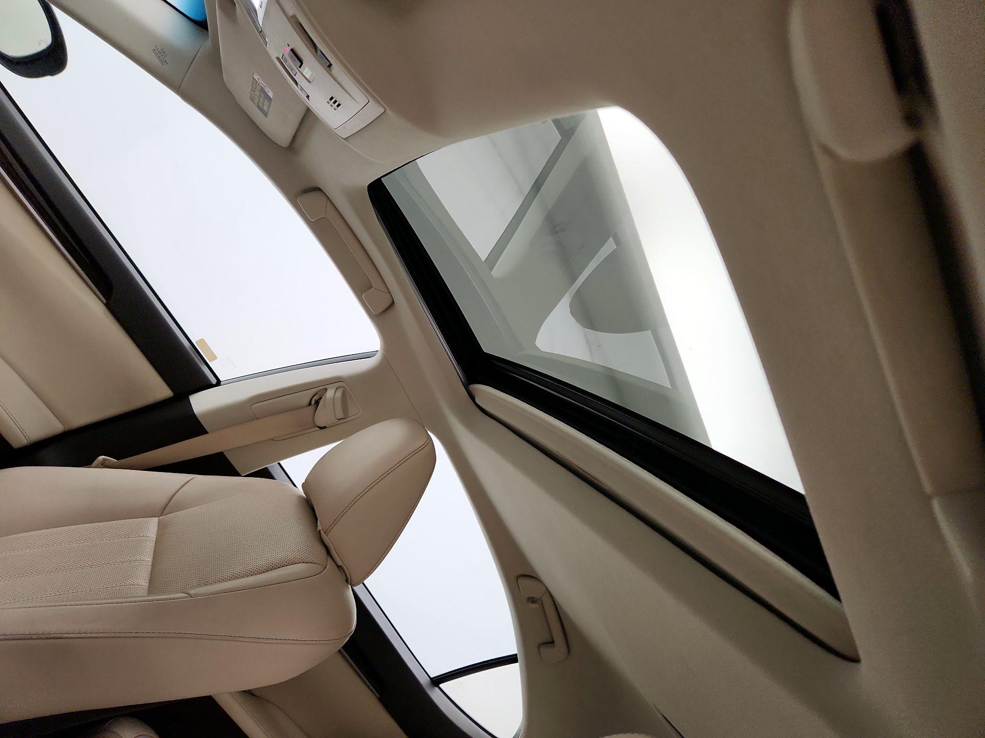 Thumbnail: 2017 Lexus ES - 20