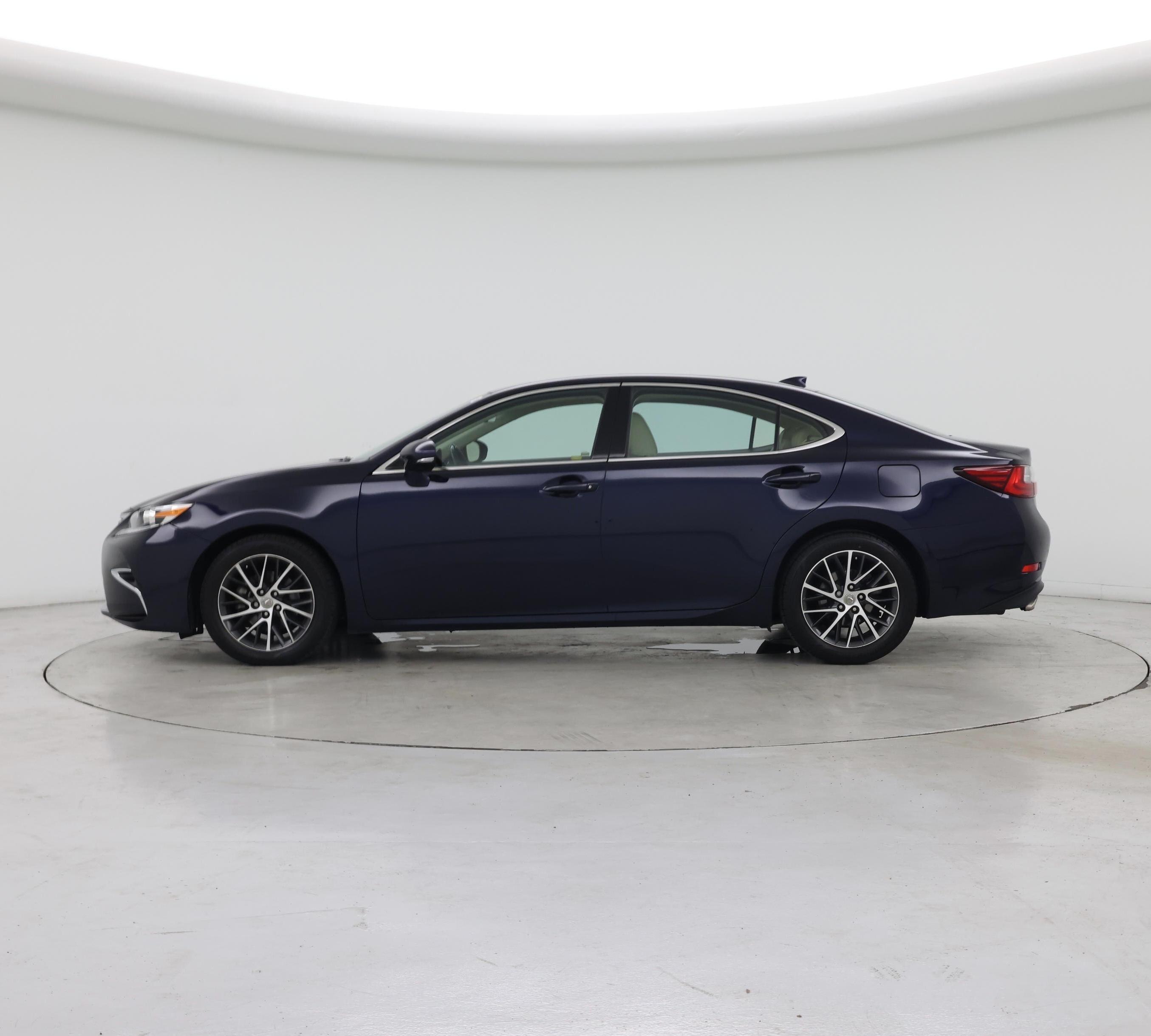 Thumbnail: 2017 Lexus ES - 3