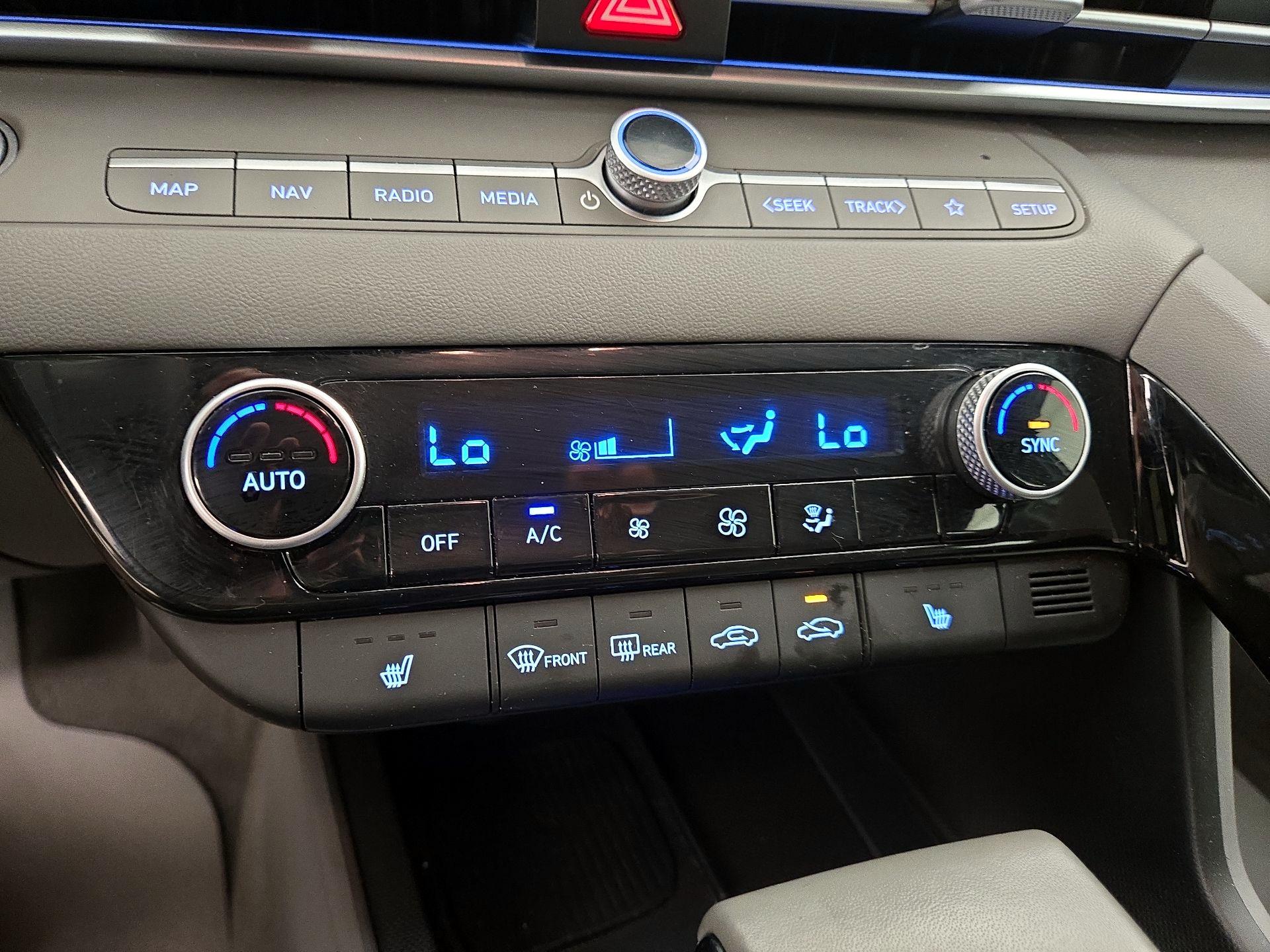 Thumbnail: 2025 Hyundai Elantra - 17