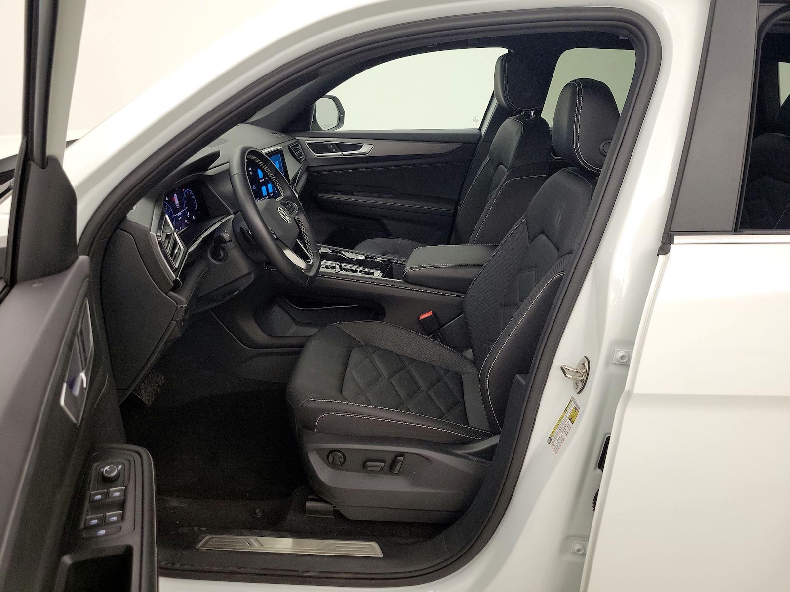 2025 Volkswagen Atlas Cross Sport SE w/Tech - Photo 12
