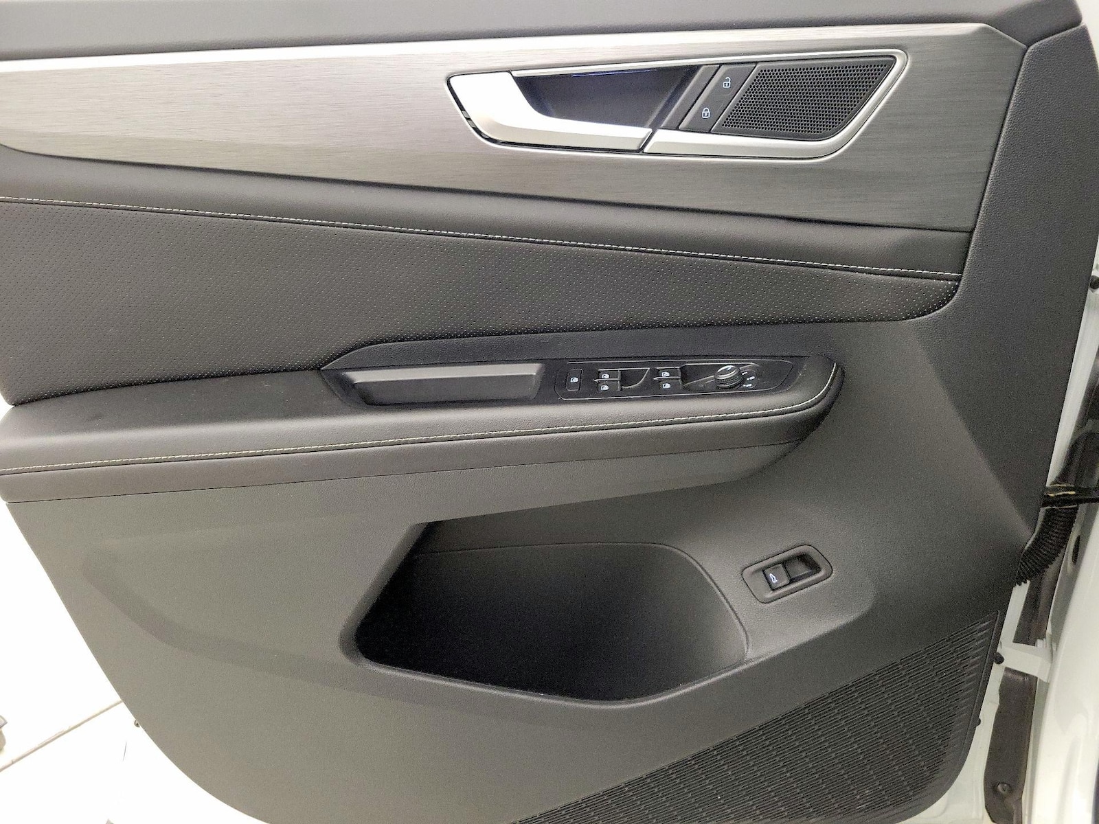 2025 Volkswagen Atlas Cross Sport SE w/Tech - Photo 13
