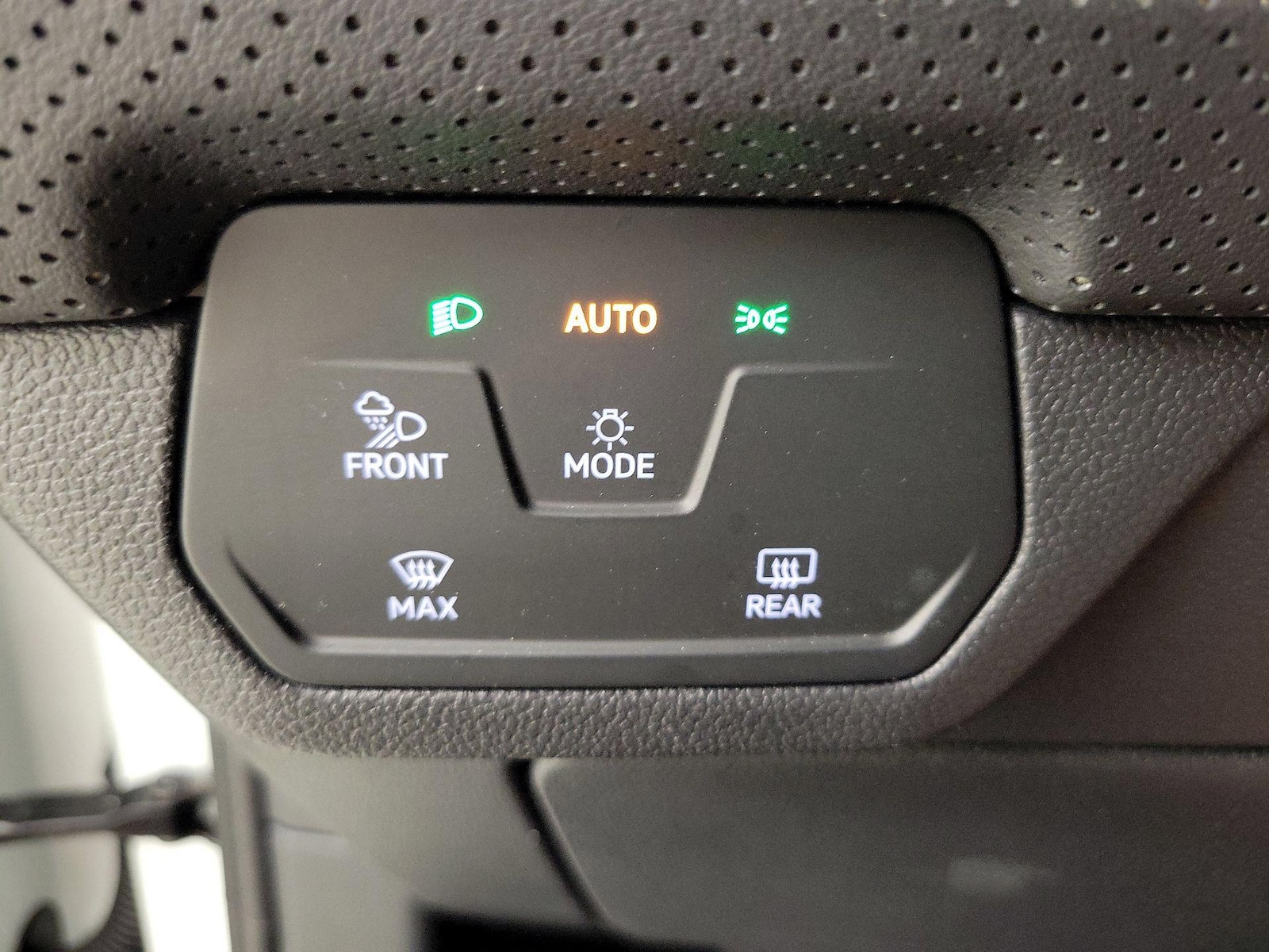 2025 Volkswagen Atlas Cross Sport SE w/Tech - Photo 14